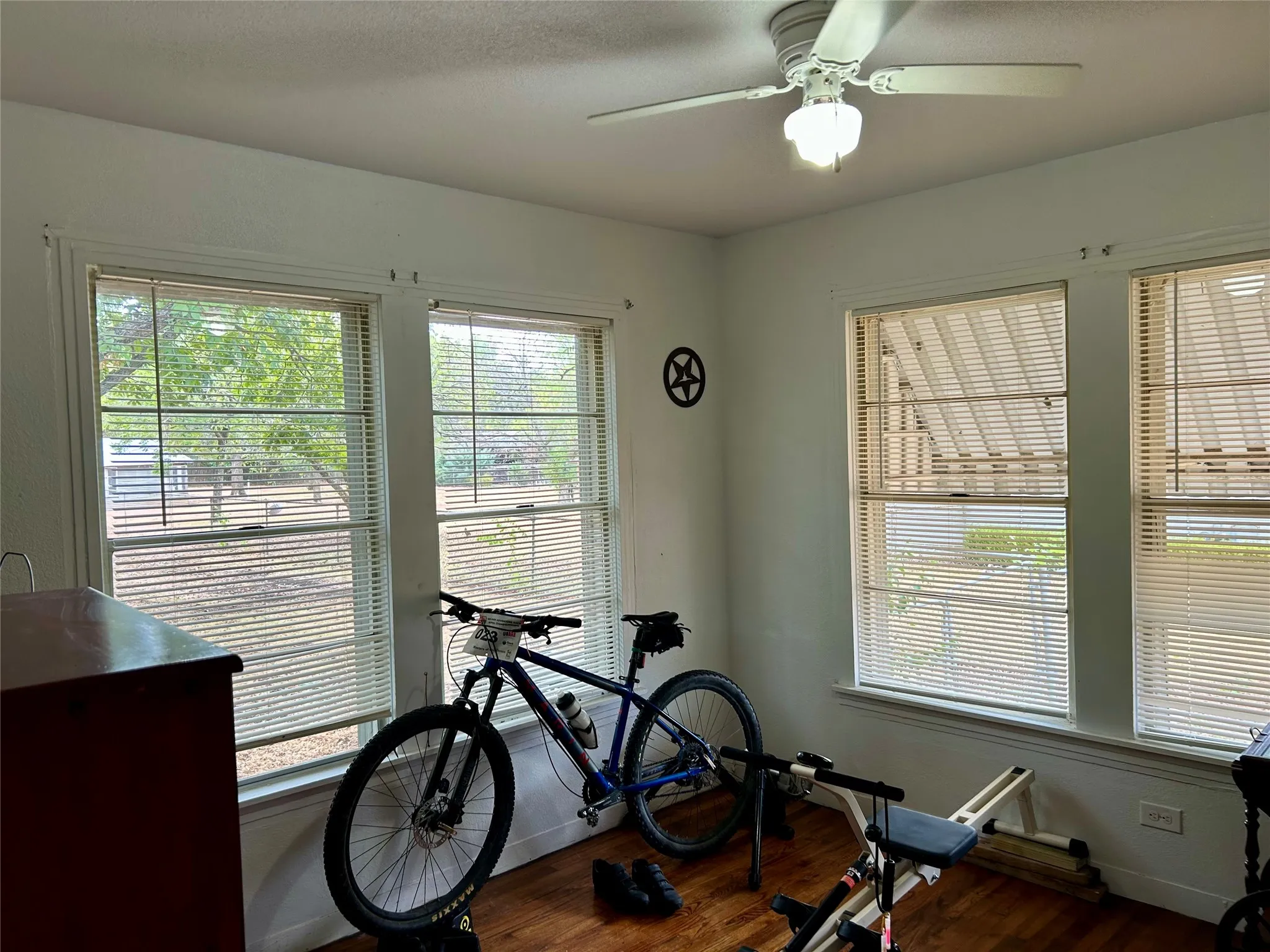 Single Family Residence For Sale in Mc Lennan County , 3428 N 27th Street, Waco, Texas 76708, 2 Bedroom, 1 Bathroom, Garage spaces, 883 Sqft, built in 1948, mls#21401025, Real Estate Agent in Waco, Homes For Sale in Mc Lennan county, Homes For Sale in Waco, Realtor in Waco Texas, Real Estate Brokerage Independent Realty Texas, Luminita Cordes Realtor