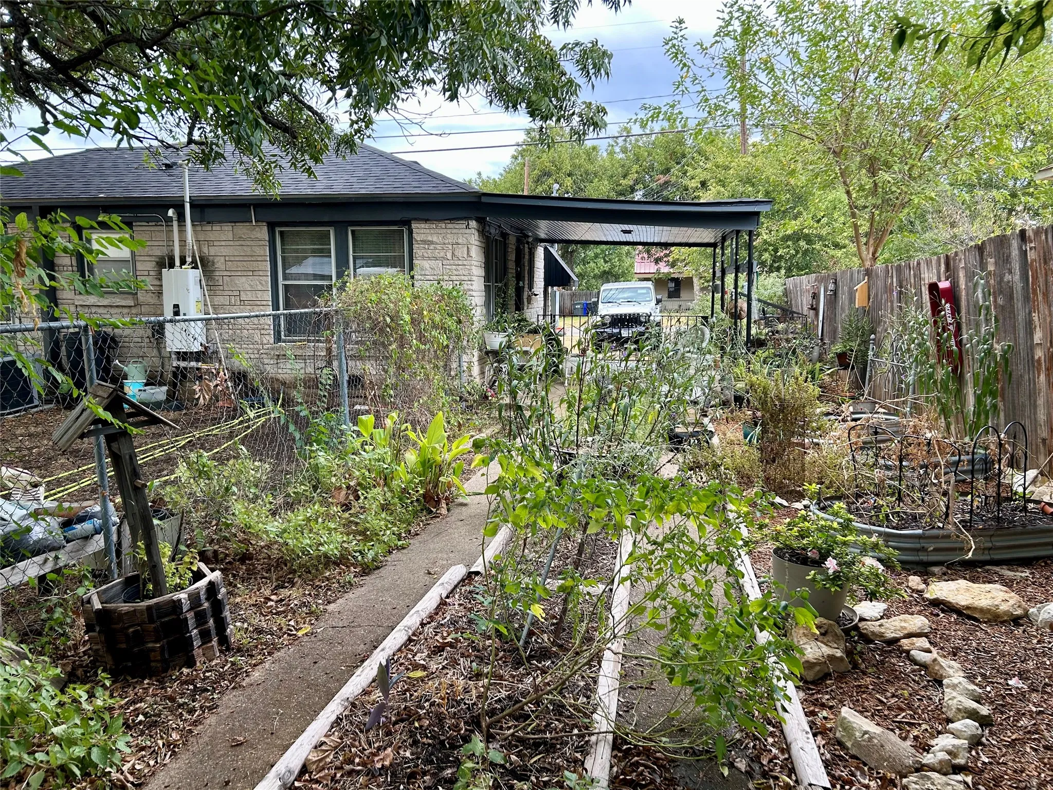 Single Family Residence For Sale in Mc Lennan County , 3428 N 27th Street, Waco, Texas 76708, 2 Bedroom, 1 Bathroom, Garage spaces, 883 Sqft, built in 1948, mls#21401025, Real Estate Agent in Waco, Homes For Sale in Mc Lennan county, Homes For Sale in Waco, Realtor in Waco Texas, Real Estate Brokerage Independent Realty Texas, Luminita Cordes Realtor
