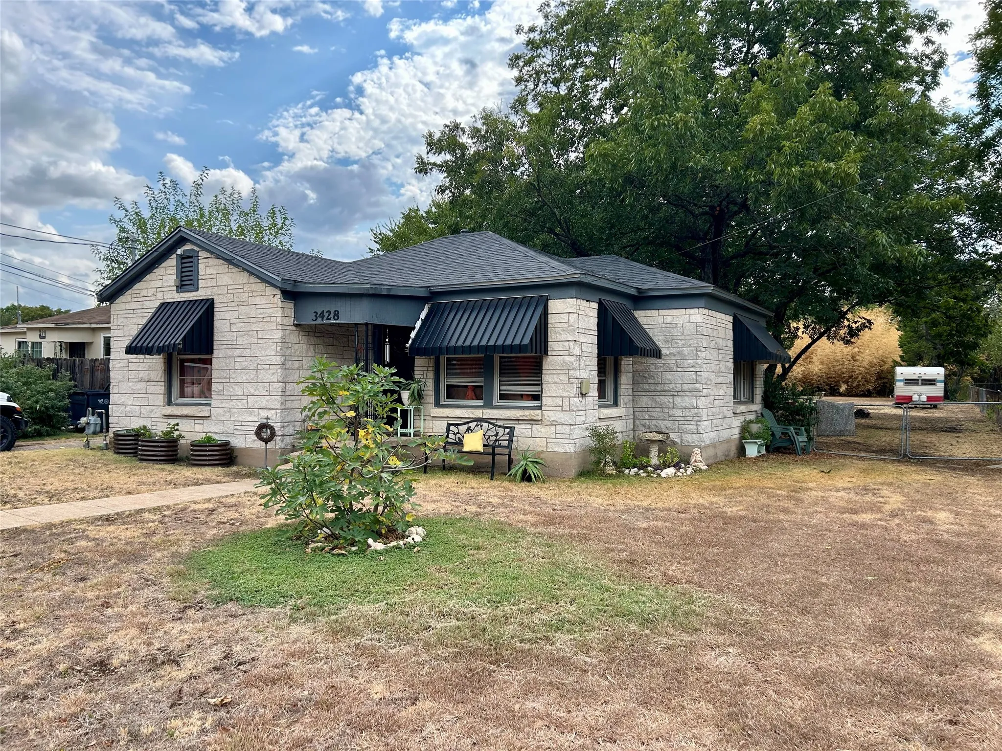 Single Family Residence For Sale in Mc Lennan County , 3428 N 27th Street, Waco, Texas 76708, 2 Bedroom, 1 Bathroom, Garage spaces, 883 Sqft, built in 1948, mls#21401025, Real Estate Agent in Waco, Homes For Sale in Mc Lennan county, Homes For Sale in Waco, Realtor in Waco Texas, Real Estate Brokerage Independent Realty Texas, Luminita Cordes Realtor