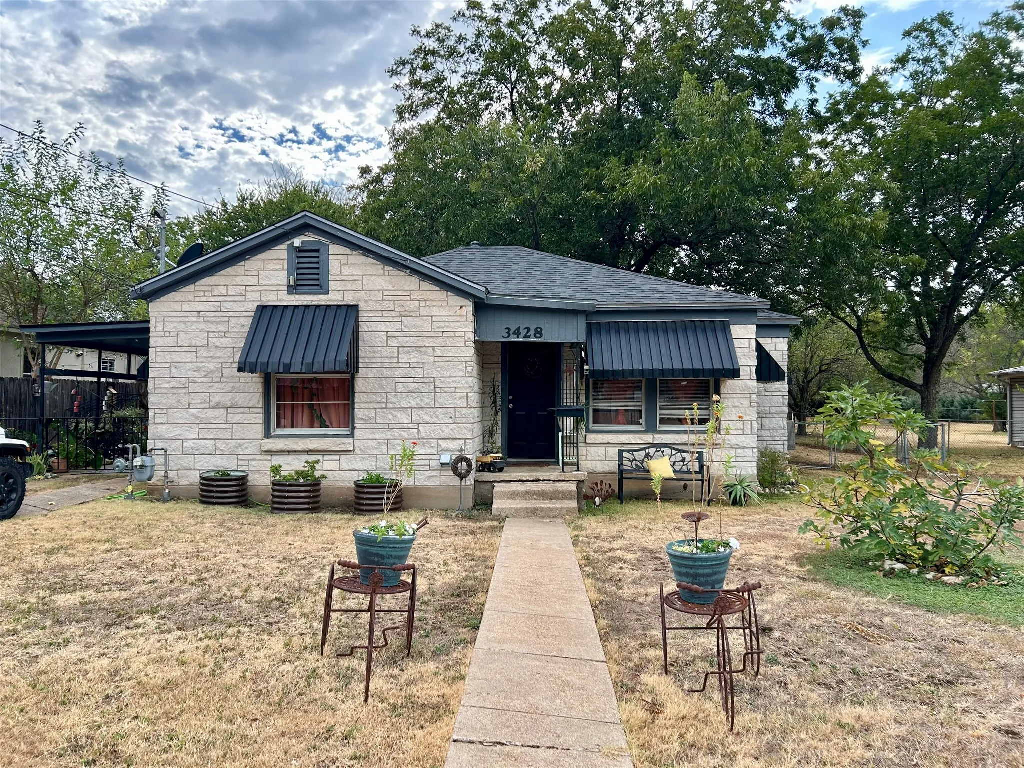 Single Family Residence For Sale in Mc Lennan County , 3428 N 27th Street, Waco, Texas 76708, 2 Bedroom, 1 Bathroom, Garage spaces, 883 Sqft, built in 1948, mls#21401025, Real Estate Agent in Waco, Homes For Sale in Mc Lennan county, Homes For Sale in Waco, Realtor in Waco Texas, Real Estate Brokerage Independent Realty Texas, Luminita Cordes Realtor