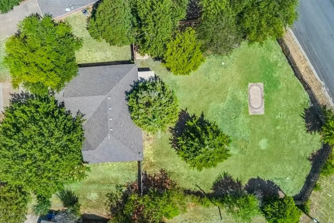 Single Family Residence For Sale in Mc Lennan County , 706 Rolling Hills Drive, Hewitt, Texas 76643, 3 Bedroom, 2 Bathroom, 2 Garage spaces, 1,349 Sqft, built in 1995, mls#21400904, Real Estate Agent in Hewitt, Homes For Sale in Mc Lennan county, Homes For Sale in Hewitt, Realtor in Hewitt Texas, Real Estate Brokerage Independent Realty Texas, Luminita Cordes Realtor