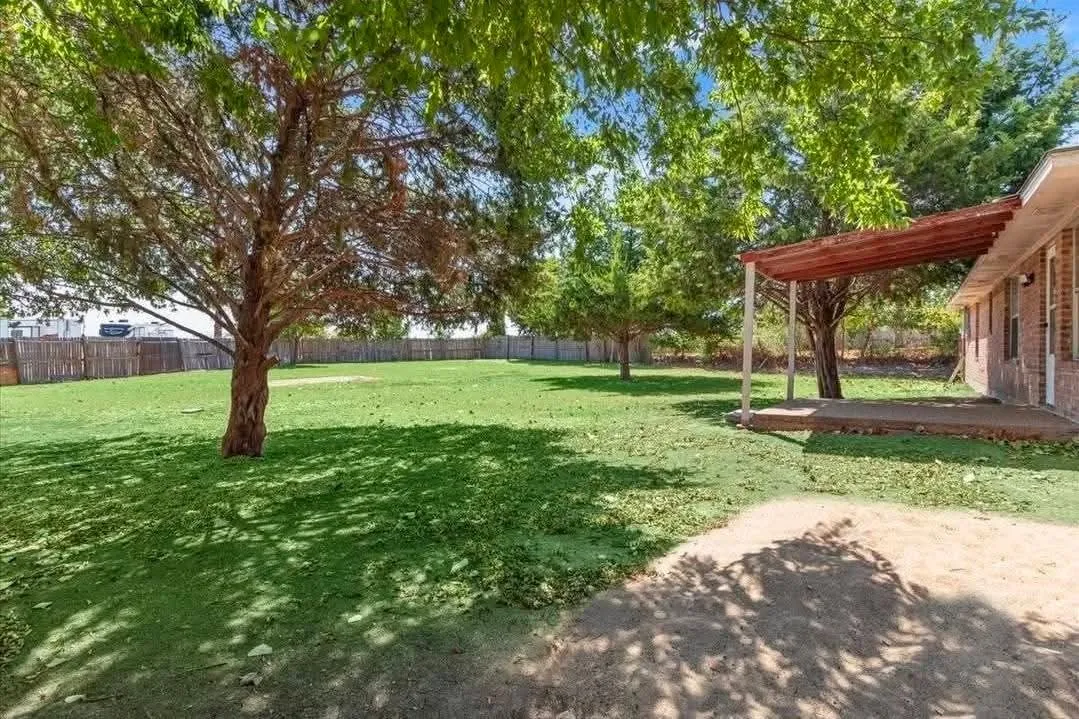 Single Family Residence For Sale in Mc Lennan County , 706 Rolling Hills Drive, Hewitt, Texas 76643, 3 Bedroom, 2 Bathroom, 2 Garage spaces, 1,349 Sqft, built in 1995, mls#21400904, Real Estate Agent in Hewitt, Homes For Sale in Mc Lennan county, Homes For Sale in Hewitt, Realtor in Hewitt Texas, Real Estate Brokerage Independent Realty Texas, Luminita Cordes Realtor