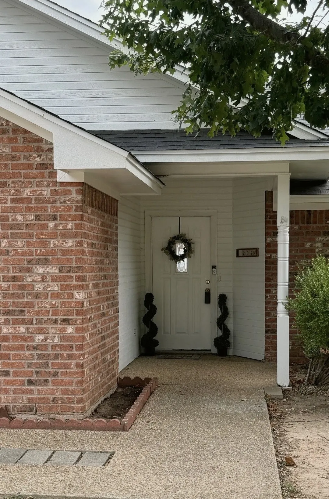 Single Family Residence For Sale in Mc Lennan County , 706 Rolling Hills Drive, Hewitt, Texas 76643, 3 Bedroom, 2 Bathroom, 2 Garage spaces, 1,349 Sqft, built in 1995, mls#21400904, Real Estate Agent in Hewitt, Homes For Sale in Mc Lennan county, Homes For Sale in Hewitt, Realtor in Hewitt Texas, Real Estate Brokerage Independent Realty Texas, Luminita Cordes Realtor