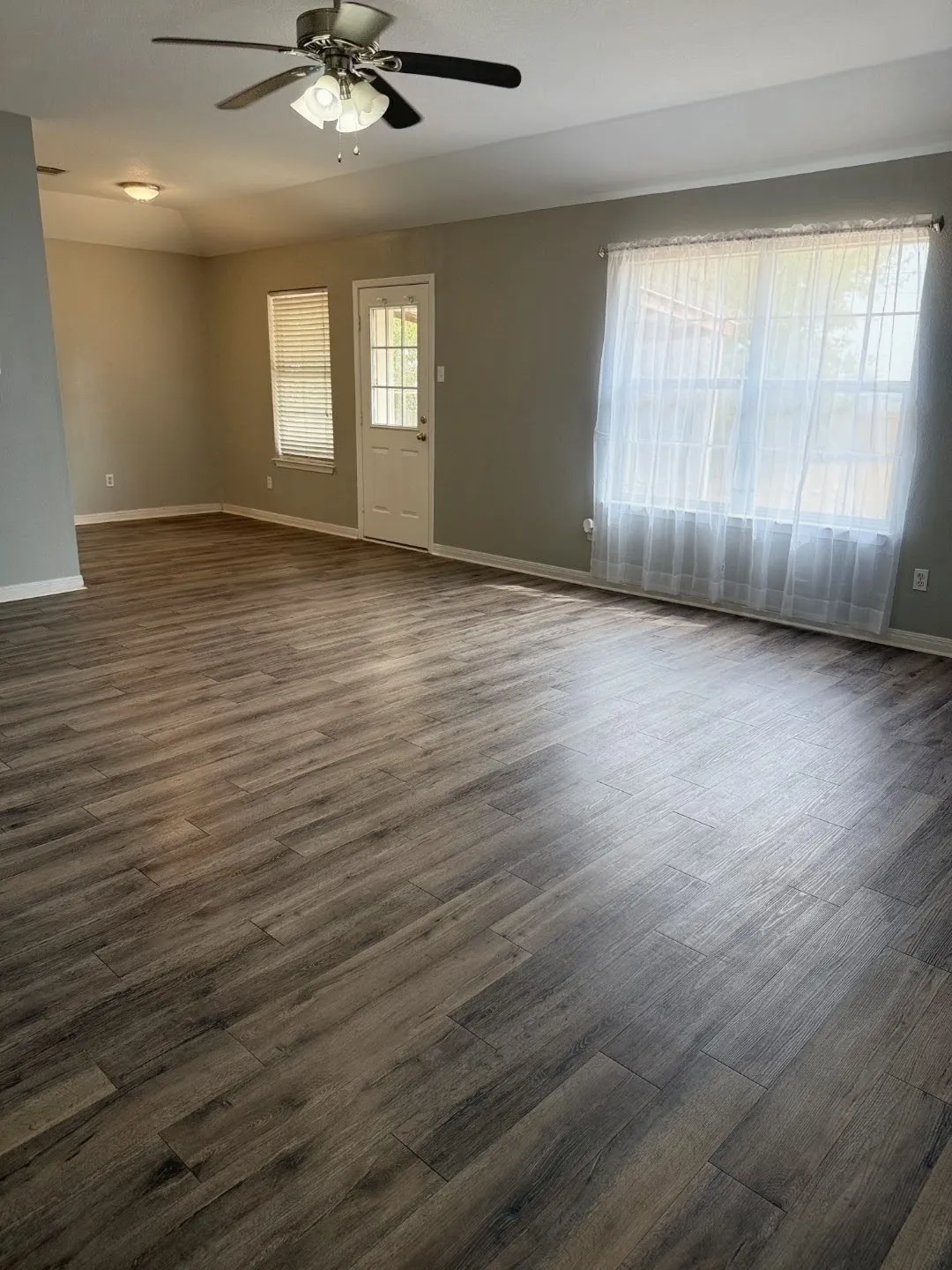 Single Family Residence For Sale in Mc Lennan County , 706 Rolling Hills Drive, Hewitt, Texas 76643, 3 Bedroom, 2 Bathroom, 2 Garage spaces, 1,349 Sqft, built in 1995, mls#21400904, Real Estate Agent in Hewitt, Homes For Sale in Mc Lennan county, Homes For Sale in Hewitt, Realtor in Hewitt Texas, Real Estate Brokerage Independent Realty Texas, Luminita Cordes Realtor