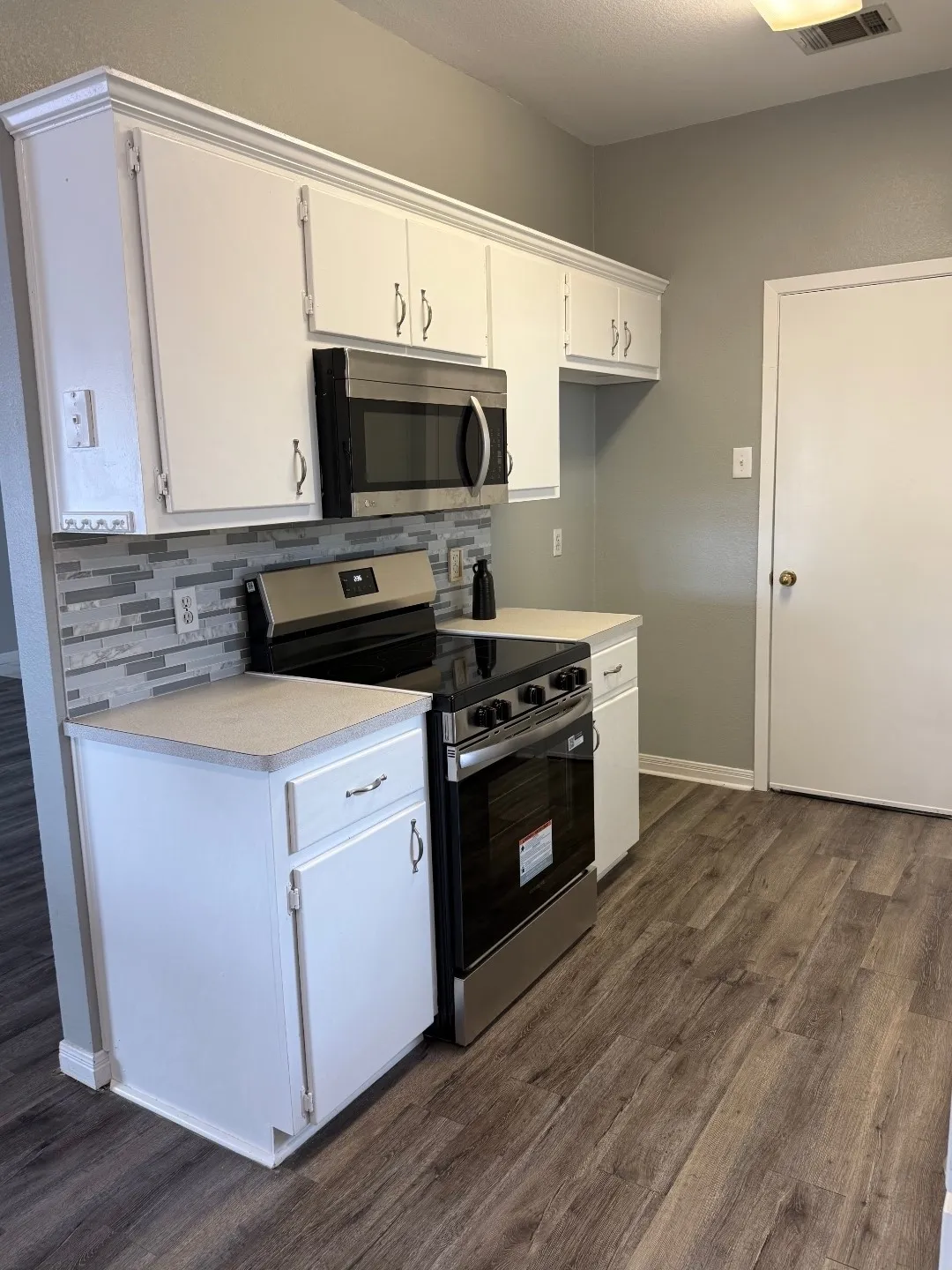 Single Family Residence For Sale in Mc Lennan County , 706 Rolling Hills Drive, Hewitt, Texas 76643, 3 Bedroom, 2 Bathroom, 2 Garage spaces, 1,349 Sqft, built in 1995, mls#21400904, Real Estate Agent in Hewitt, Homes For Sale in Mc Lennan county, Homes For Sale in Hewitt, Realtor in Hewitt Texas, Real Estate Brokerage Independent Realty Texas, Luminita Cordes Realtor