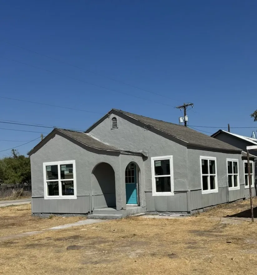 Single Family Residence For Sale in Concho County , 116 Taft, Eden, Texas 76837, 2 Bedroom, 1 Bathroom, Garage spaces, 864 Sqft, built in 1950, mls#21401054, Real Estate Agent in Eden, Homes For Sale in Concho county, Homes For Sale in Eden, Realtor in Eden Texas, Real Estate Brokerage Independent Realty Texas, Luminita Cordes Realtor