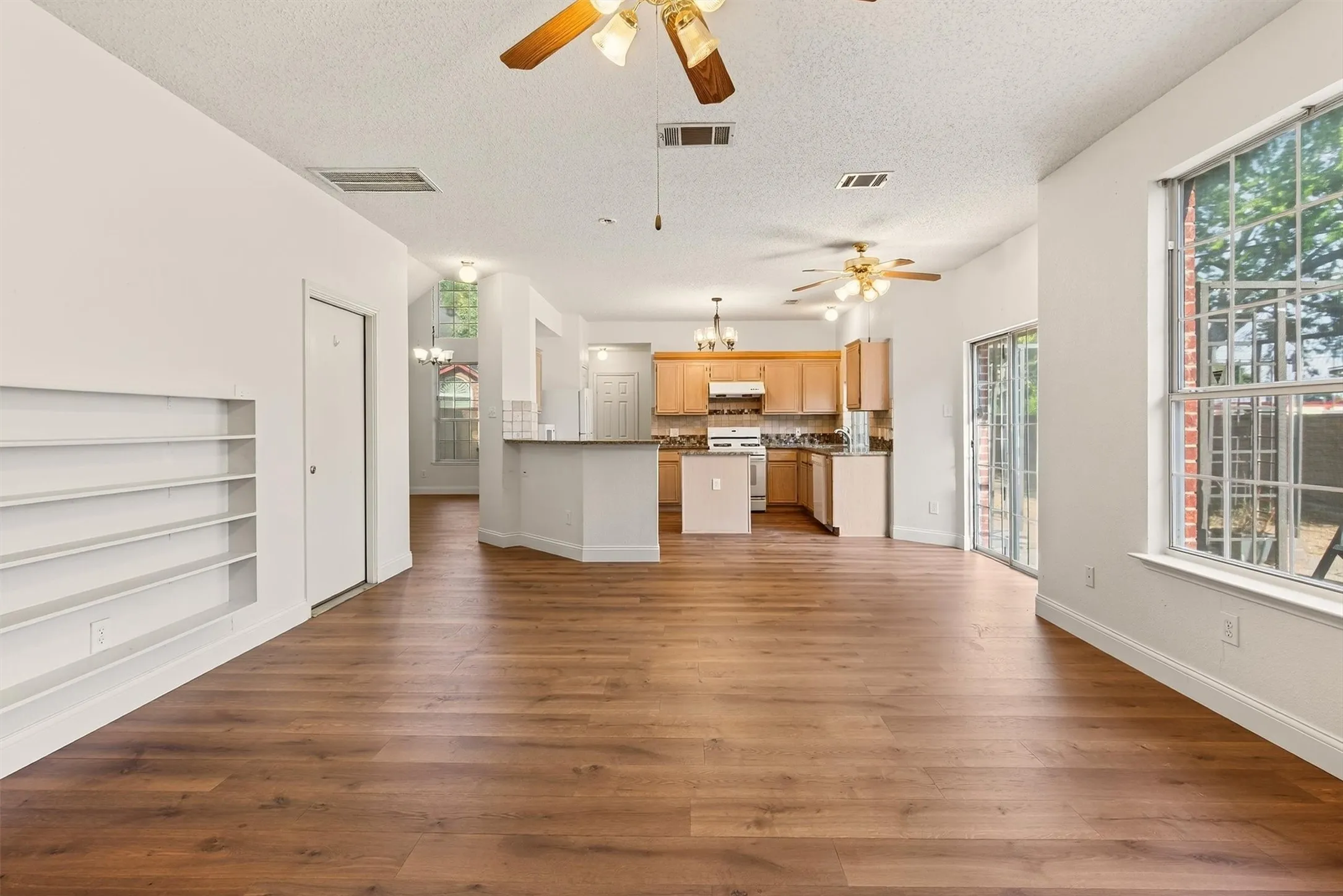 Single Family Residence For Rent in Collin County , 3100 Verbena Drive, Plano, Texas 75075, 3 Bedroom, 3 Bathroom, 2 Garage spaces, 2,043 Sqft, built in 1995, mls#21397151, Real Estate Agent in Plano, Homes For Rent in Collin county, Homes For Rent in Plano, Realtor in Plano Texas, Real Estate Brokerage Independent Realty Texas, Luminita Cordes Realtor
