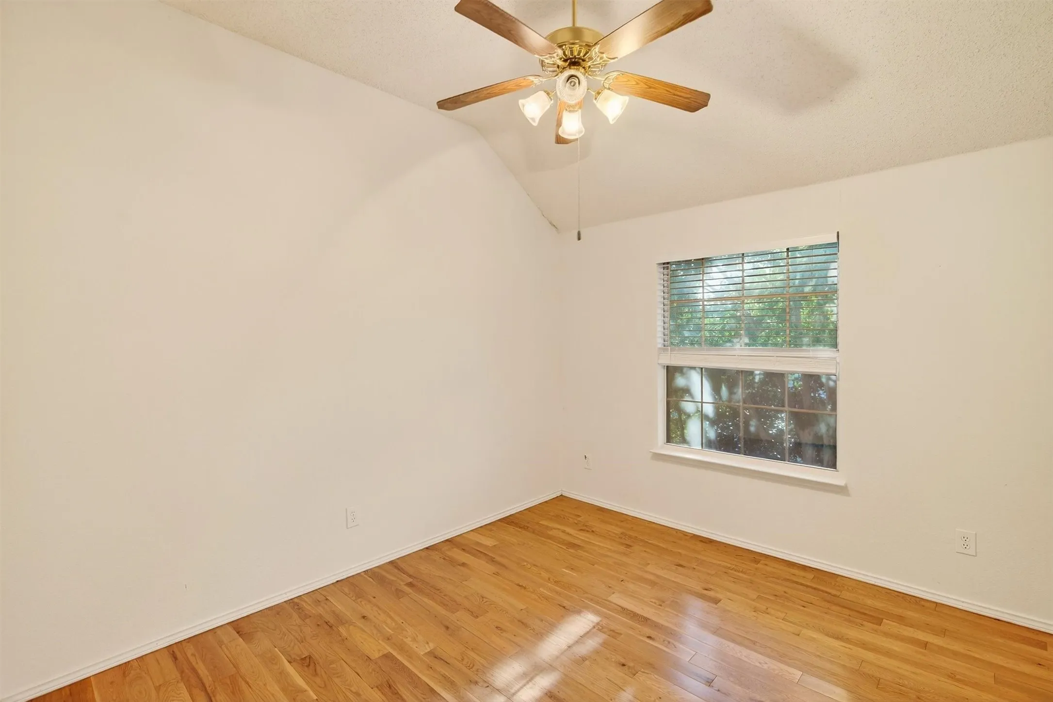 Single Family Residence For Rent in Collin County , 3100 Verbena Drive, Plano, Texas 75075, 3 Bedroom, 3 Bathroom, 2 Garage spaces, 2,043 Sqft, built in 1995, mls#21397151, Real Estate Agent in Plano, Homes For Rent in Collin county, Homes For Rent in Plano, Realtor in Plano Texas, Real Estate Brokerage Independent Realty Texas, Luminita Cordes Realtor