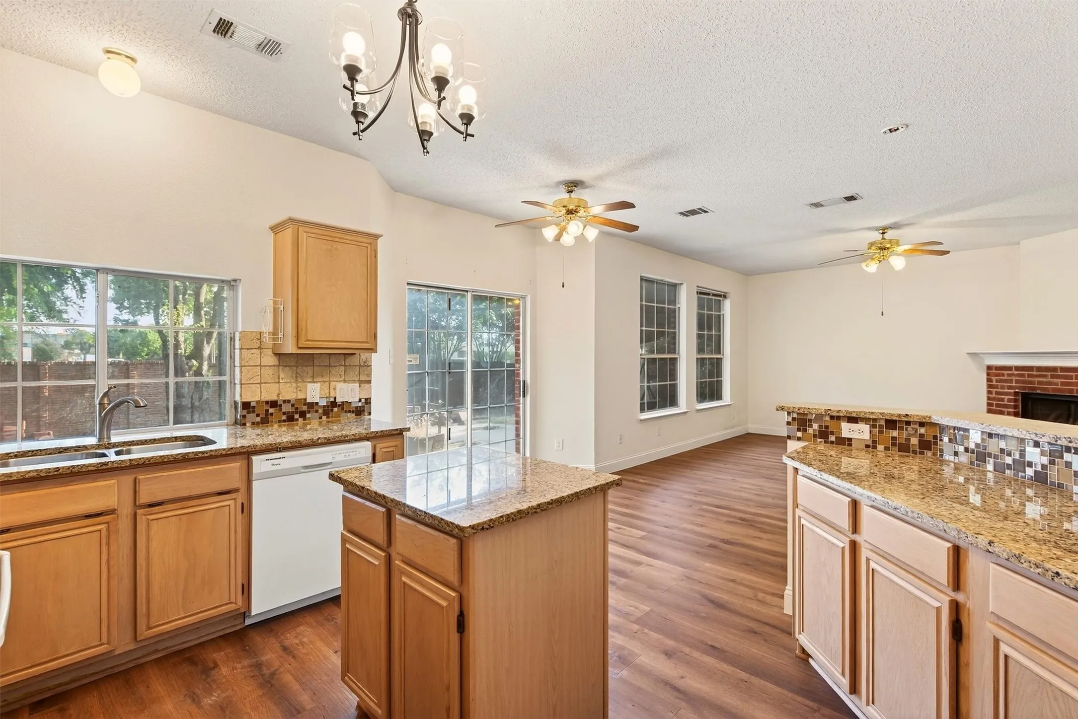 Single Family Residence For Rent in Collin County , 3100 Verbena Drive, Plano, Texas 75075, 3 Bedroom, 3 Bathroom, 2 Garage spaces, 2,043 Sqft, built in 1995, mls#21397151, Real Estate Agent in Plano, Homes For Rent in Collin county, Homes For Rent in Plano, Realtor in Plano Texas, Real Estate Brokerage Independent Realty Texas, Luminita Cordes Realtor