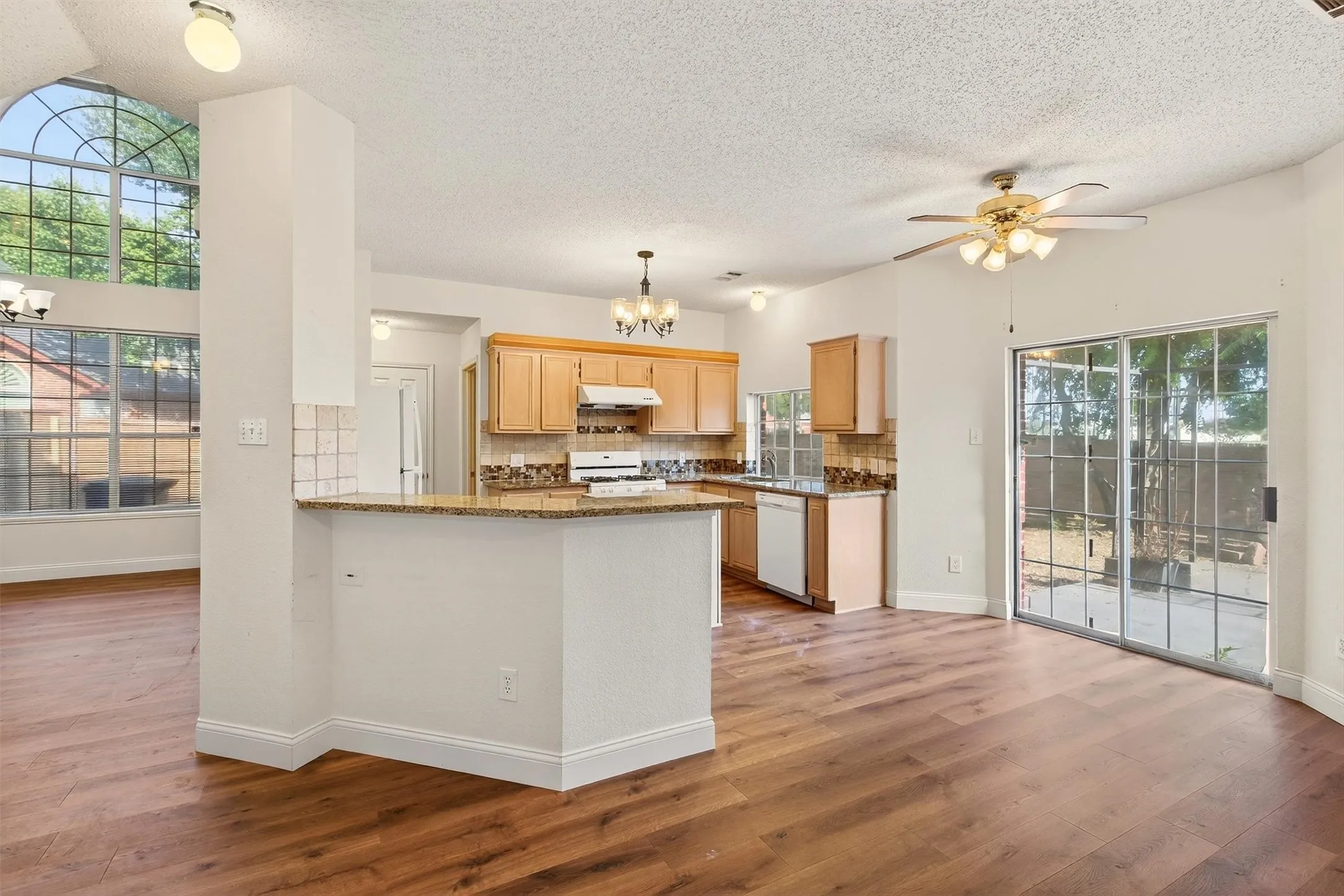 Single Family Residence For Rent in Collin County , 3100 Verbena Drive, Plano, Texas 75075, 3 Bedroom, 3 Bathroom, 2 Garage spaces, 2,043 Sqft, built in 1995, mls#21397151, Real Estate Agent in Plano, Homes For Rent in Collin county, Homes For Rent in Plano, Realtor in Plano Texas, Real Estate Brokerage Independent Realty Texas, Luminita Cordes Realtor