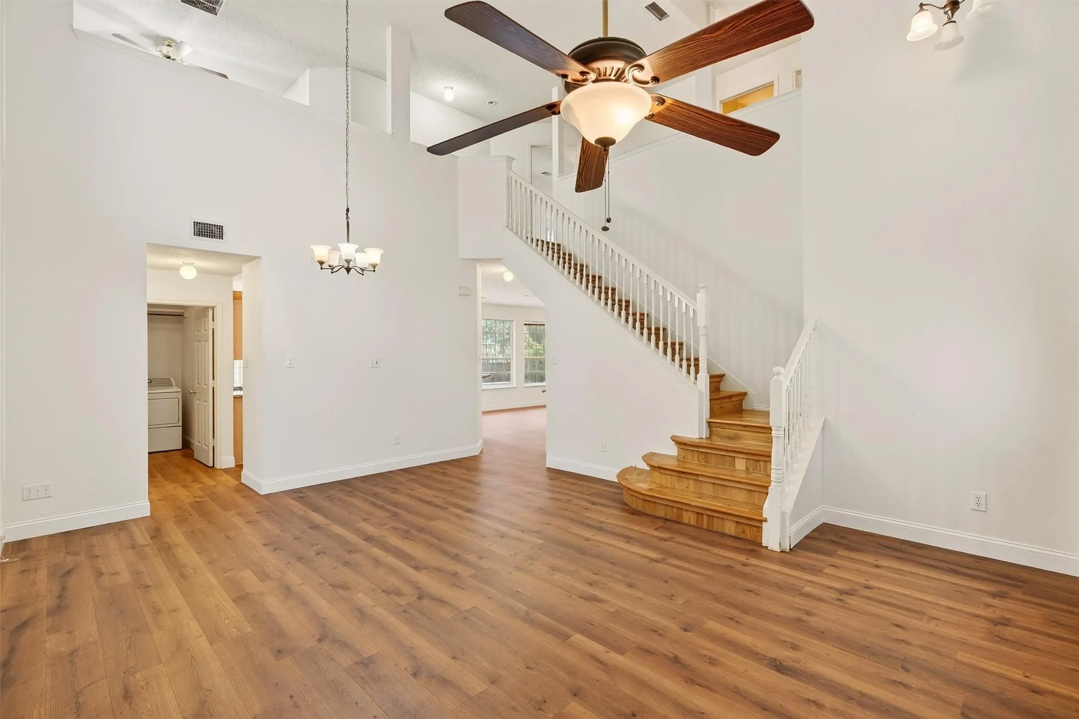 Single Family Residence For Rent in Collin County , 3100 Verbena Drive, Plano, Texas 75075, 3 Bedroom, 3 Bathroom, 2 Garage spaces, 2,043 Sqft, built in 1995, mls#21397151, Real Estate Agent in Plano, Homes For Rent in Collin county, Homes For Rent in Plano, Realtor in Plano Texas, Real Estate Brokerage Independent Realty Texas, Luminita Cordes Realtor