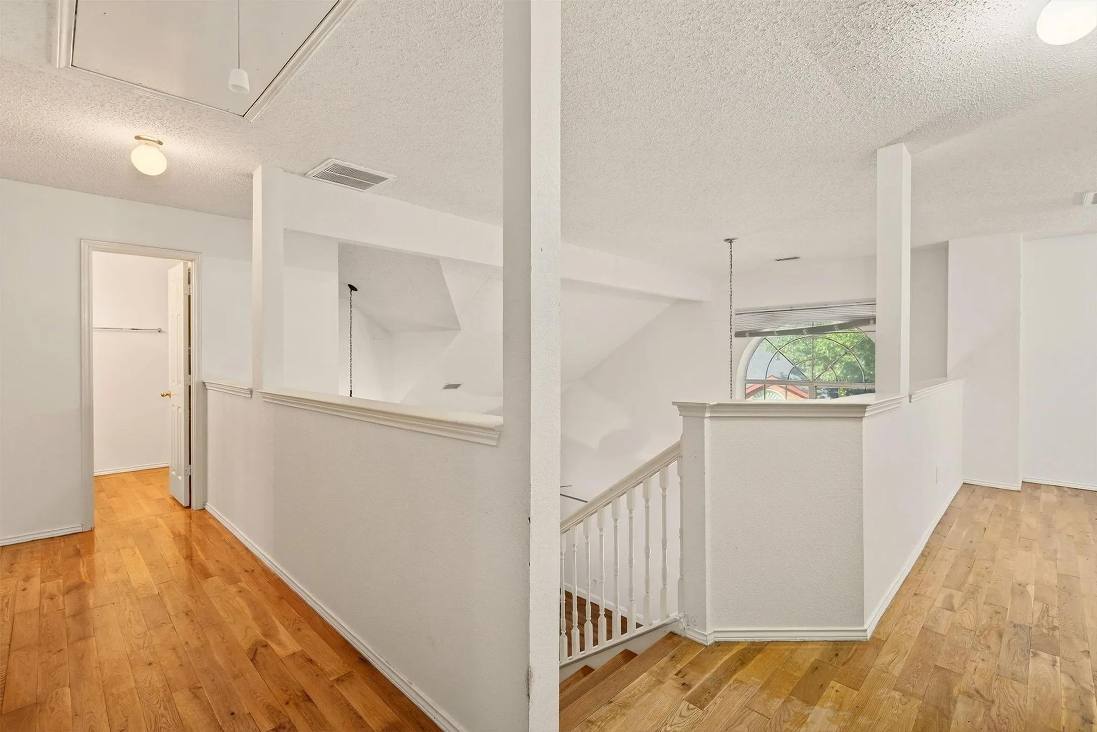Single Family Residence For Rent in Collin County , 3100 Verbena Drive, Plano, Texas 75075, 3 Bedroom, 3 Bathroom, 2 Garage spaces, 2,043 Sqft, built in 1995, mls#21397151, Real Estate Agent in Plano, Homes For Rent in Collin county, Homes For Rent in Plano, Realtor in Plano Texas, Real Estate Brokerage Independent Realty Texas, Luminita Cordes Realtor