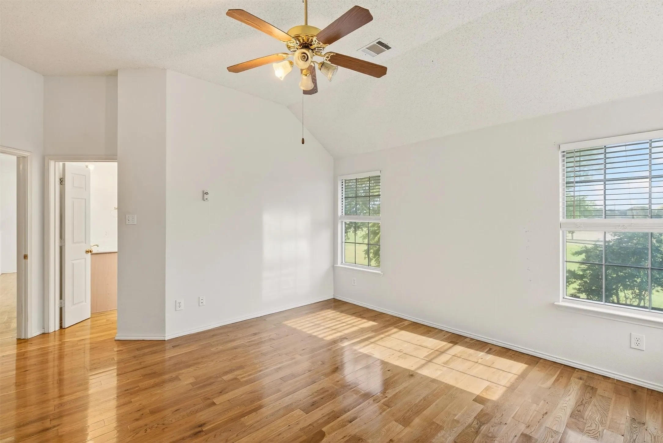 Single Family Residence For Rent in Collin County , 3100 Verbena Drive, Plano, Texas 75075, 3 Bedroom, 3 Bathroom, 2 Garage spaces, 2,043 Sqft, built in 1995, mls#21397151, Real Estate Agent in Plano, Homes For Rent in Collin county, Homes For Rent in Plano, Realtor in Plano Texas, Real Estate Brokerage Independent Realty Texas, Luminita Cordes Realtor