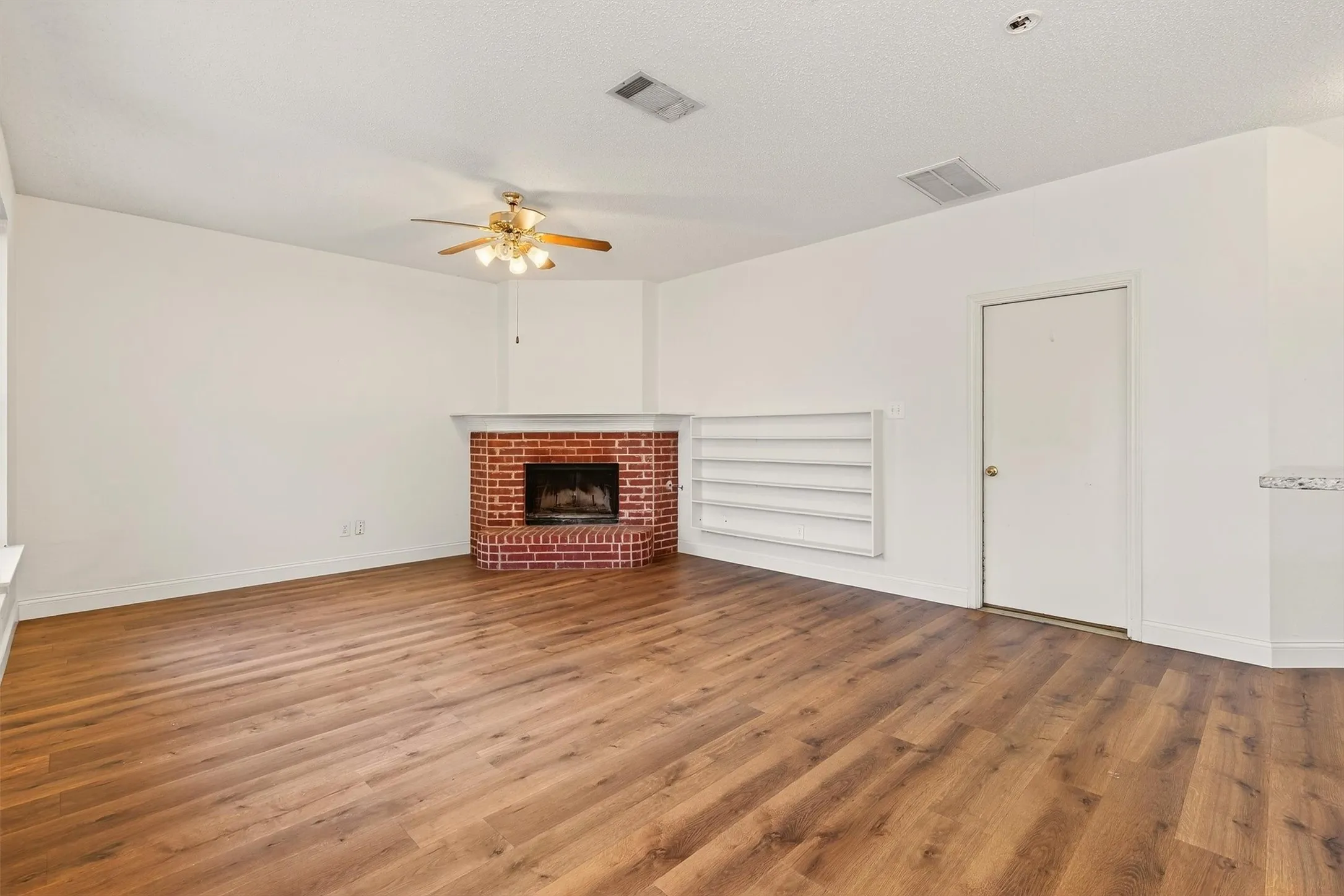 Single Family Residence For Rent in Collin County , 3100 Verbena Drive, Plano, Texas 75075, 3 Bedroom, 3 Bathroom, 2 Garage spaces, 2,043 Sqft, built in 1995, mls#21397151, Real Estate Agent in Plano, Homes For Rent in Collin county, Homes For Rent in Plano, Realtor in Plano Texas, Real Estate Brokerage Independent Realty Texas, Luminita Cordes Realtor