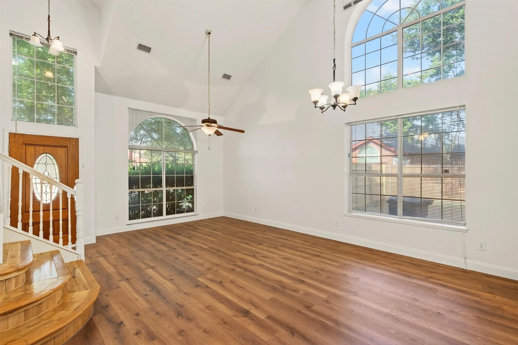 Single Family Residence For Rent in Collin County , 3100 Verbena Drive, Plano, Texas 75075, 3 Bedroom, 3 Bathroom, 2 Garage spaces, 2,043 Sqft, built in 1995, mls#21397151, Real Estate Agent in Plano, Homes For Rent in Collin county, Homes For Rent in Plano, Realtor in Plano Texas, Real Estate Brokerage Independent Realty Texas, Luminita Cordes Realtor