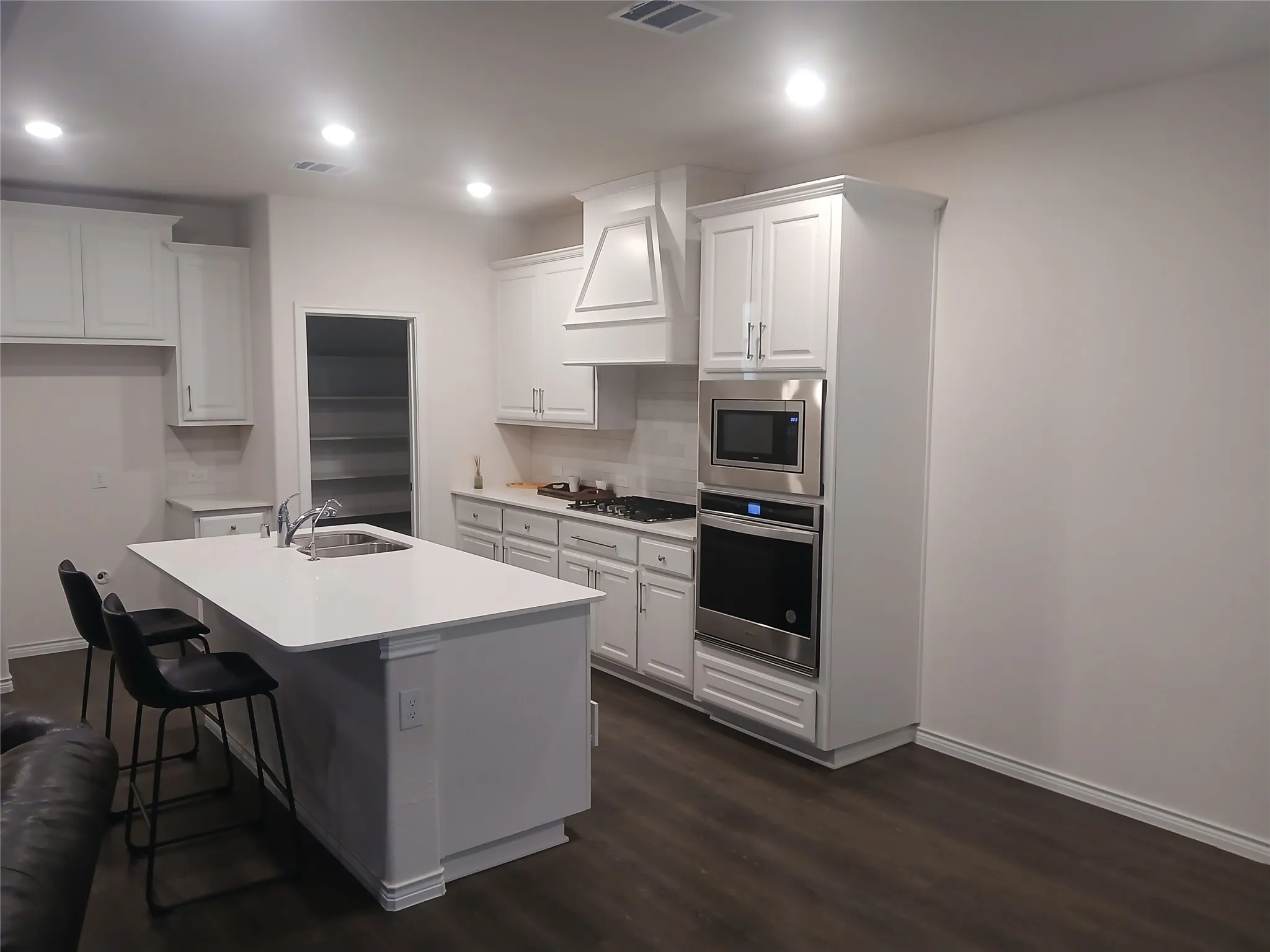 Single Family Residence For Sale in Kaufman County , 3943 Sidney Lane, Heath, Texas 75126, 4 Bedroom, 3 Bathroom, 2 Garage spaces, 2,539 Sqft, built in 2022, mls#21400267, Real Estate Agent in Heath, Homes For Sale in Kaufman county, Homes For Sale in Heath, Realtor in Heath Texas, Real Estate Brokerage Independent Realty Texas, Luminita Cordes Realtor