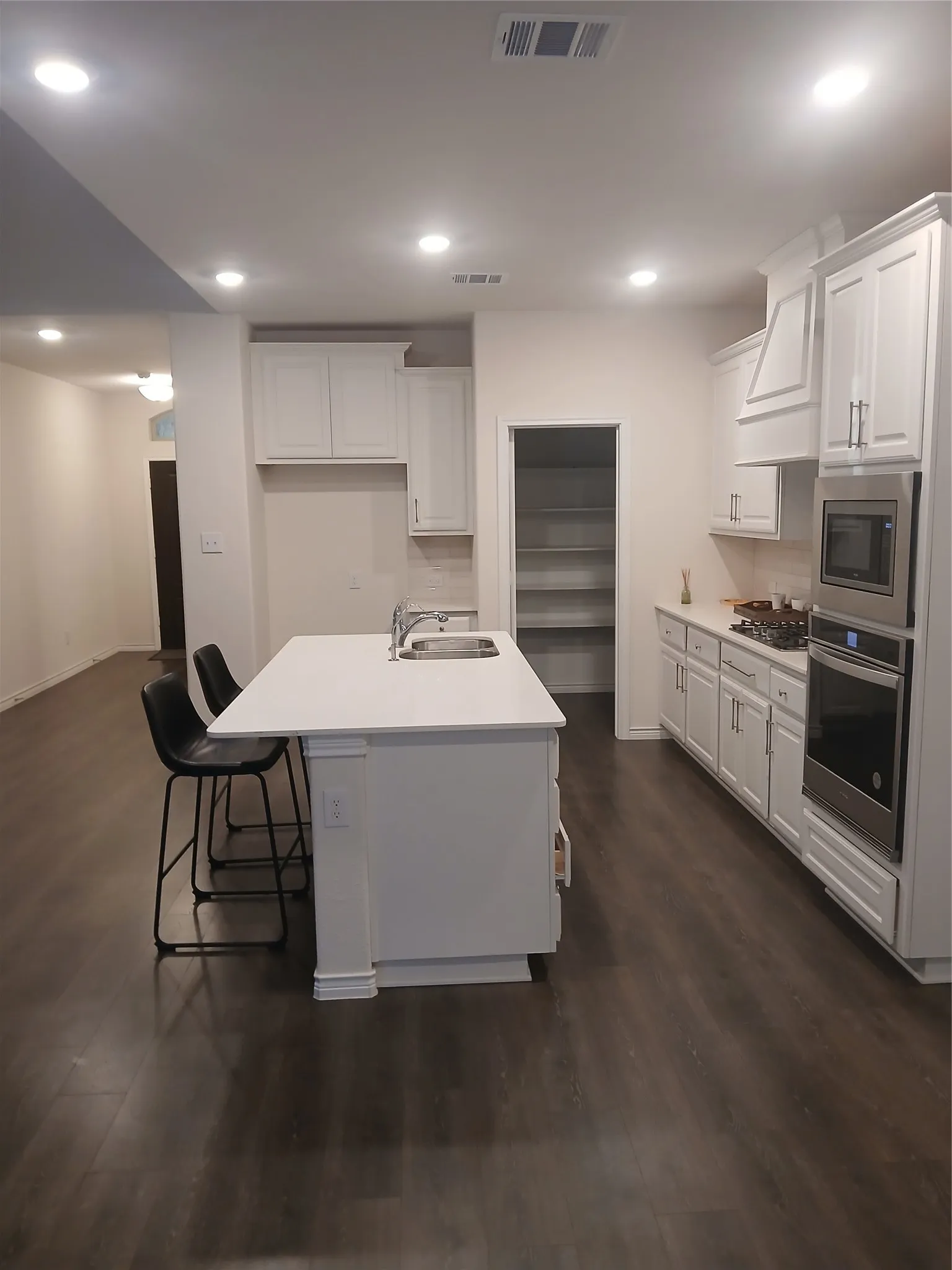 Single Family Residence For Sale in Kaufman County , 3943 Sidney Lane, Heath, Texas 75126, 4 Bedroom, 3 Bathroom, 2 Garage spaces, 2,539 Sqft, built in 2022, mls#21400267, Real Estate Agent in Heath, Homes For Sale in Kaufman county, Homes For Sale in Heath, Realtor in Heath Texas, Real Estate Brokerage Independent Realty Texas, Luminita Cordes Realtor