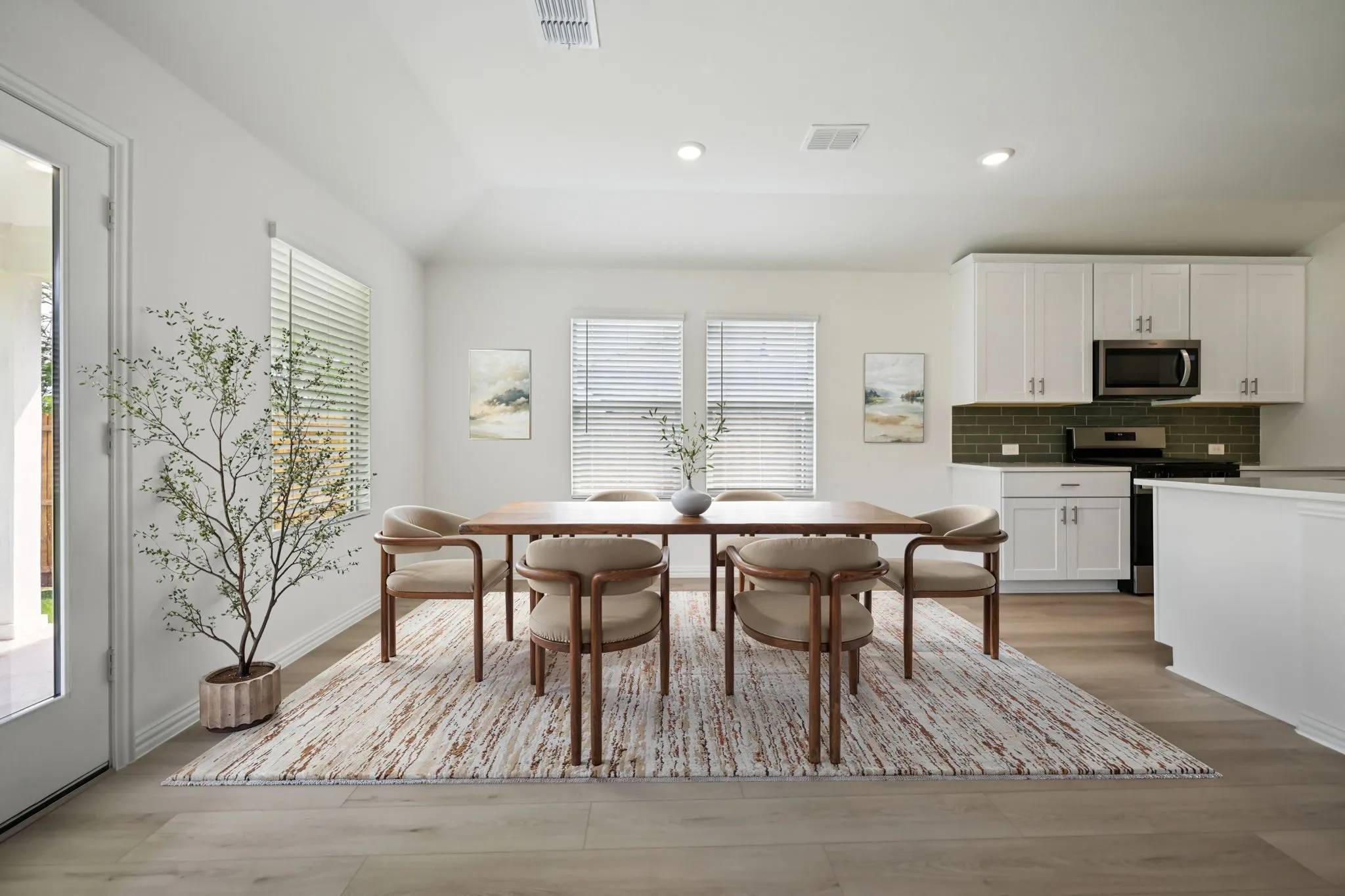  Photo is not of the actual home, but is an inspirational photo of builder’s model home and may depict options, furnishings, and/or decorator features that are not included.

