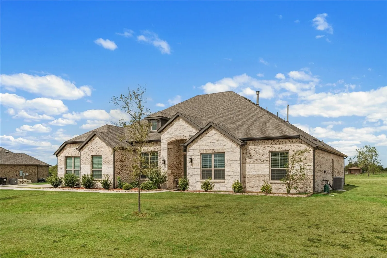 Single Family Residence For Sale in Hunt County , 8200 Honeywell Avenue, Greenville, Texas 75402, 4 Bedroom, 4 Bathroom, 3 Garage spaces, 2,665 Sqft, built in 2024, mls#21398775, Real Estate Agent in Greenville, Homes For Sale in Hunt county, Homes For Sale in Greenville, Realtor in Greenville Texas, Real Estate Brokerage Independent Realty Texas, Luminita Cordes Realtor