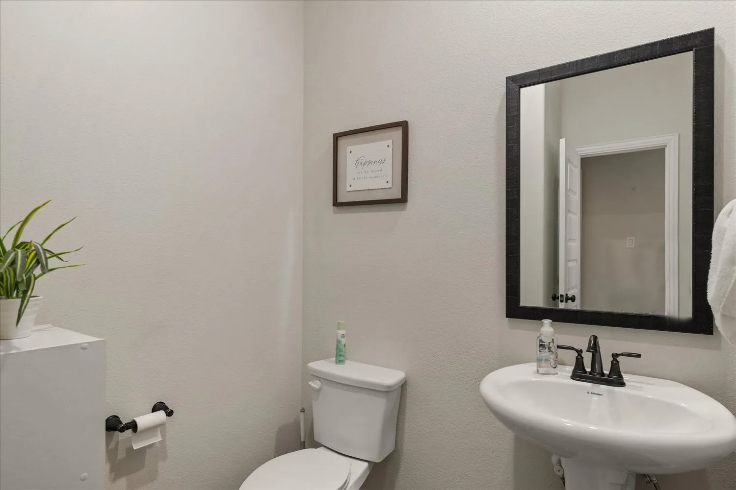 Single Family Residence For Sale in Hunt County , 8200 Honeywell Avenue, Greenville, Texas 75402, 4 Bedroom, 4 Bathroom, 3 Garage spaces, 2,665 Sqft, built in 2024, mls#21398775, Real Estate Agent in Greenville, Homes For Sale in Hunt county, Homes For Sale in Greenville, Realtor in Greenville Texas, Real Estate Brokerage Independent Realty Texas, Luminita Cordes Realtor