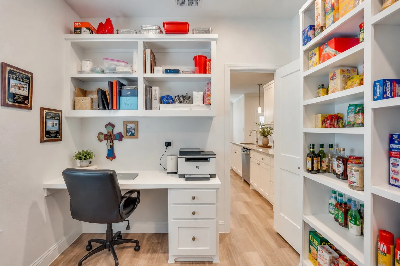 Handy built in desk area in pantry