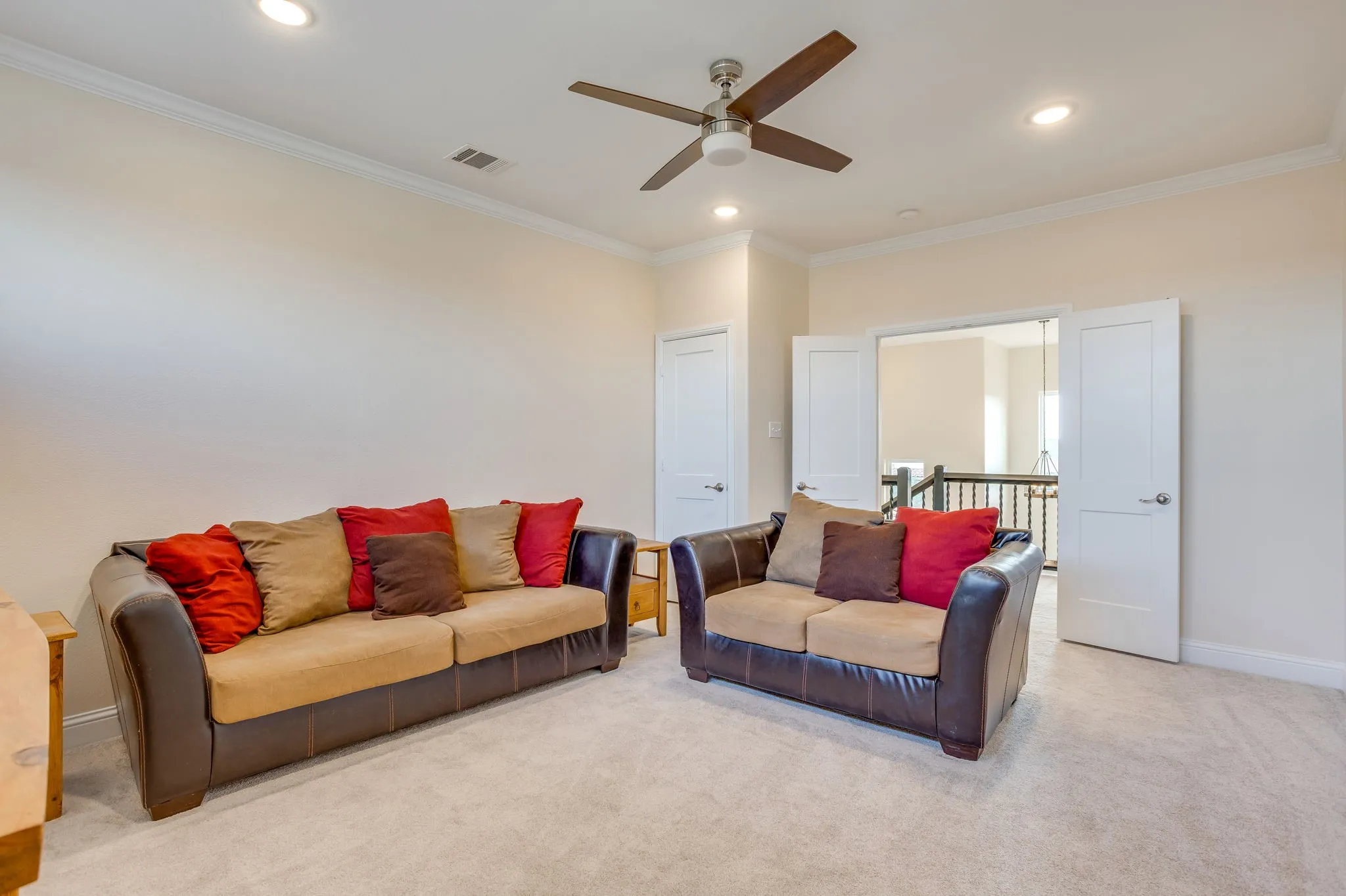 2nd living area upstairs
