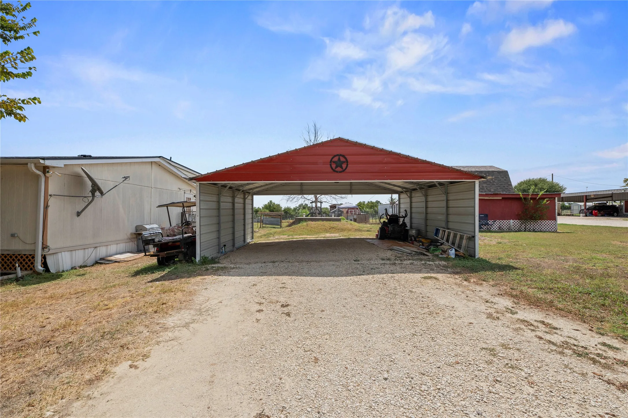 Manufactured Home For Sale in Falls County , 140 Private Road 801, Lott, Texas 76656, 3 Bedroom, 2 Bathroom, Garage spaces, 1,872 Sqft, built in 1997, mls#21401009, Real Estate Agent in Lott, Homes For Sale in Falls county, Homes For Sale in Lott, Realtor in Lott Texas, Real Estate Brokerage Independent Realty Texas, Luminita Cordes Realtor