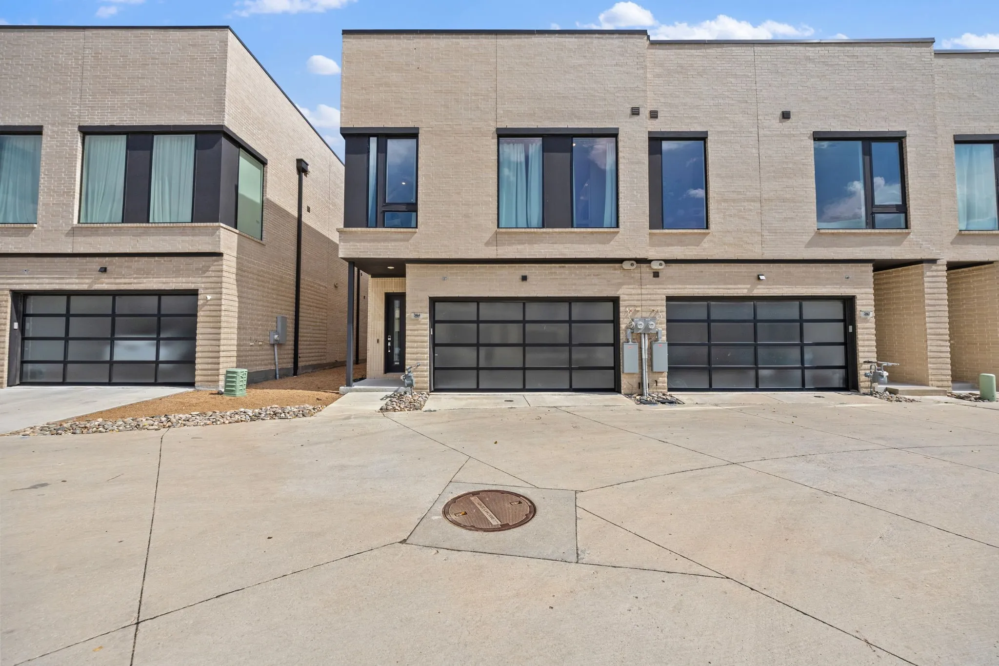 Townhouse For Sale in Collin County , 3464 Heritage Place, Richardson, Texas 75082, 3 Bedroom, 3 Bathroom, 2 Garage spaces, 2,142 Sqft, built in 2023, mls#21399271, Real Estate Agent in Richardson, Homes For Sale in Collin county, Homes For Sale in Richardson, Realtor in Richardson Texas, Real Estate Brokerage Independent Realty Texas, Luminita Cordes Realtor