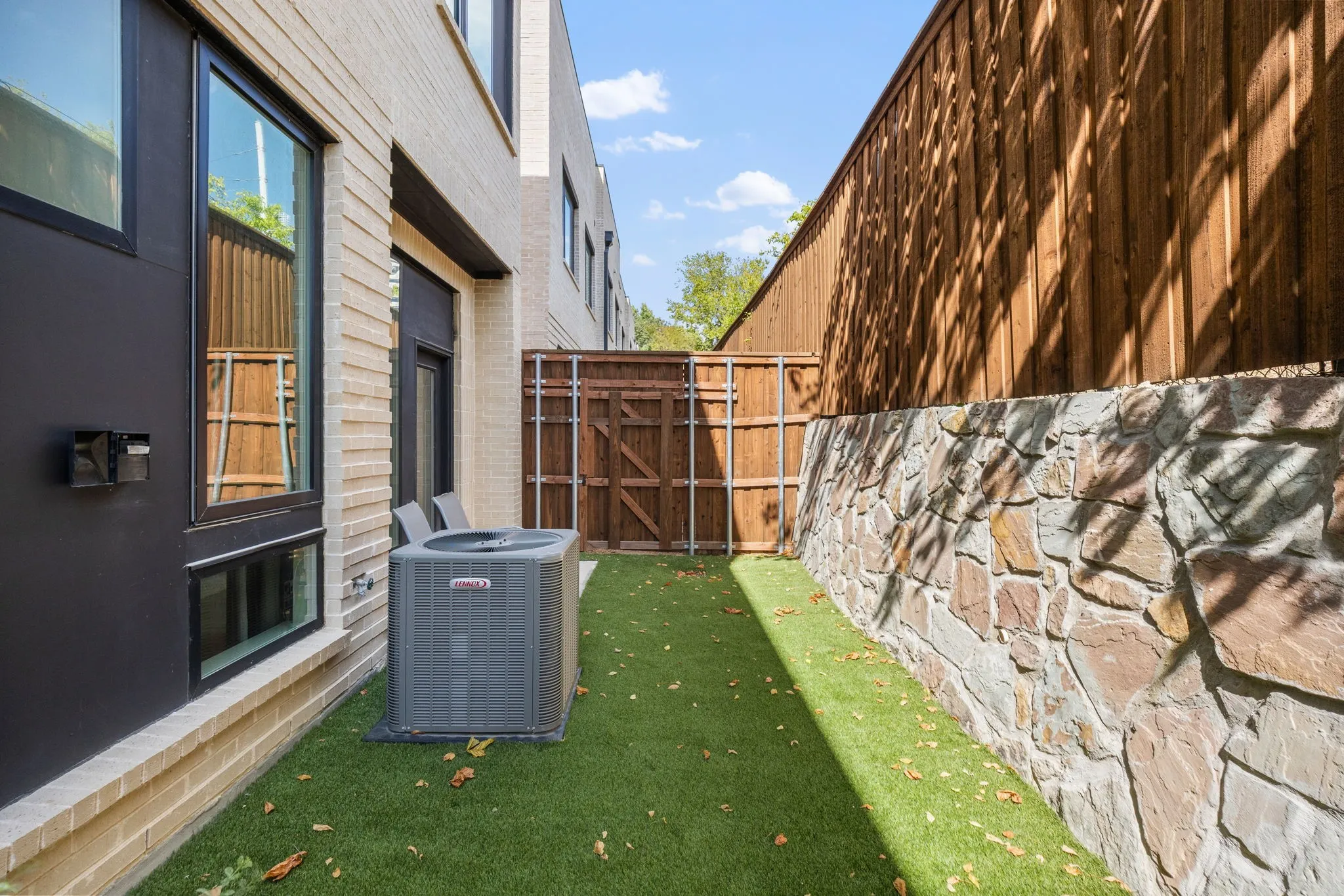 Townhouse For Sale in Collin County , 3464 Heritage Place, Richardson, Texas 75082, 3 Bedroom, 3 Bathroom, 2 Garage spaces, 2,142 Sqft, built in 2023, mls#21399271, Real Estate Agent in Richardson, Homes For Sale in Collin county, Homes For Sale in Richardson, Realtor in Richardson Texas, Real Estate Brokerage Independent Realty Texas, Luminita Cordes Realtor