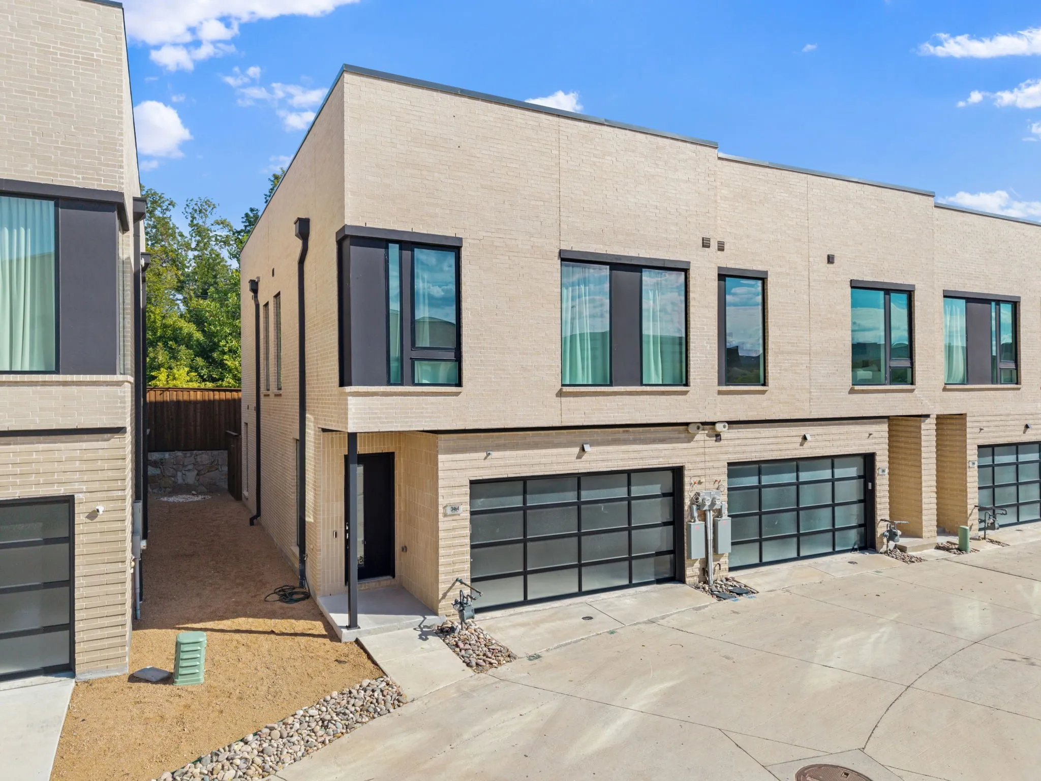 Townhouse For Sale in Collin County , 3464 Heritage Place, Richardson, Texas 75082, 3 Bedroom, 3 Bathroom, 2 Garage spaces, 2,142 Sqft, built in 2023, mls#21399271, Real Estate Agent in Richardson, Homes For Sale in Collin county, Homes For Sale in Richardson, Realtor in Richardson Texas, Real Estate Brokerage Independent Realty Texas, Luminita Cordes Realtor