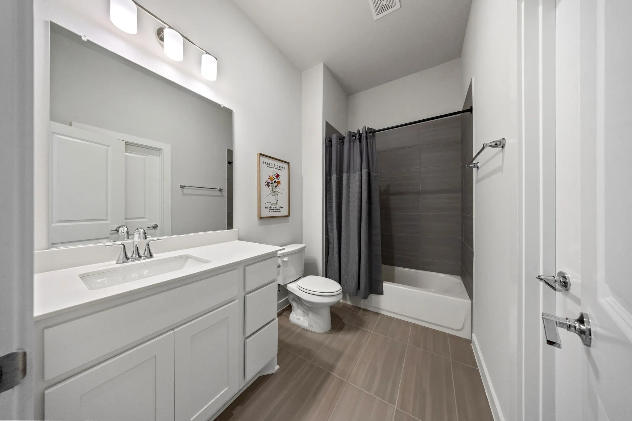 Townhouse For Sale in Collin County , 3464 Heritage Place, Richardson, Texas 75082, 3 Bedroom, 3 Bathroom, 2 Garage spaces, 2,142 Sqft, built in 2023, mls#21399271, Real Estate Agent in Richardson, Homes For Sale in Collin county, Homes For Sale in Richardson, Realtor in Richardson Texas, Real Estate Brokerage Independent Realty Texas, Luminita Cordes Realtor