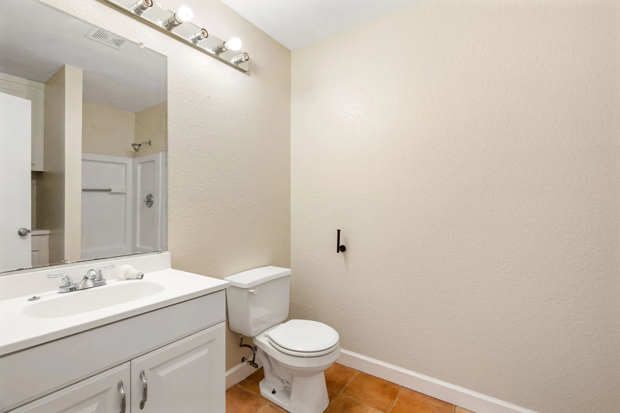 Single Family Residence For Sale in Hood County , 4600 Hunters Glen Court, Granbury, Texas 76048, 5 Bedroom, 4 Bathroom, Garage spaces, 2,376 Sqft, built in 2001, mls#21392213, Real Estate Agent in Granbury, Homes For Sale in Hood county, Homes For Sale in Granbury, Realtor in Granbury Texas, Real Estate Brokerage Independent Realty Texas, Luminita Cordes Realtor