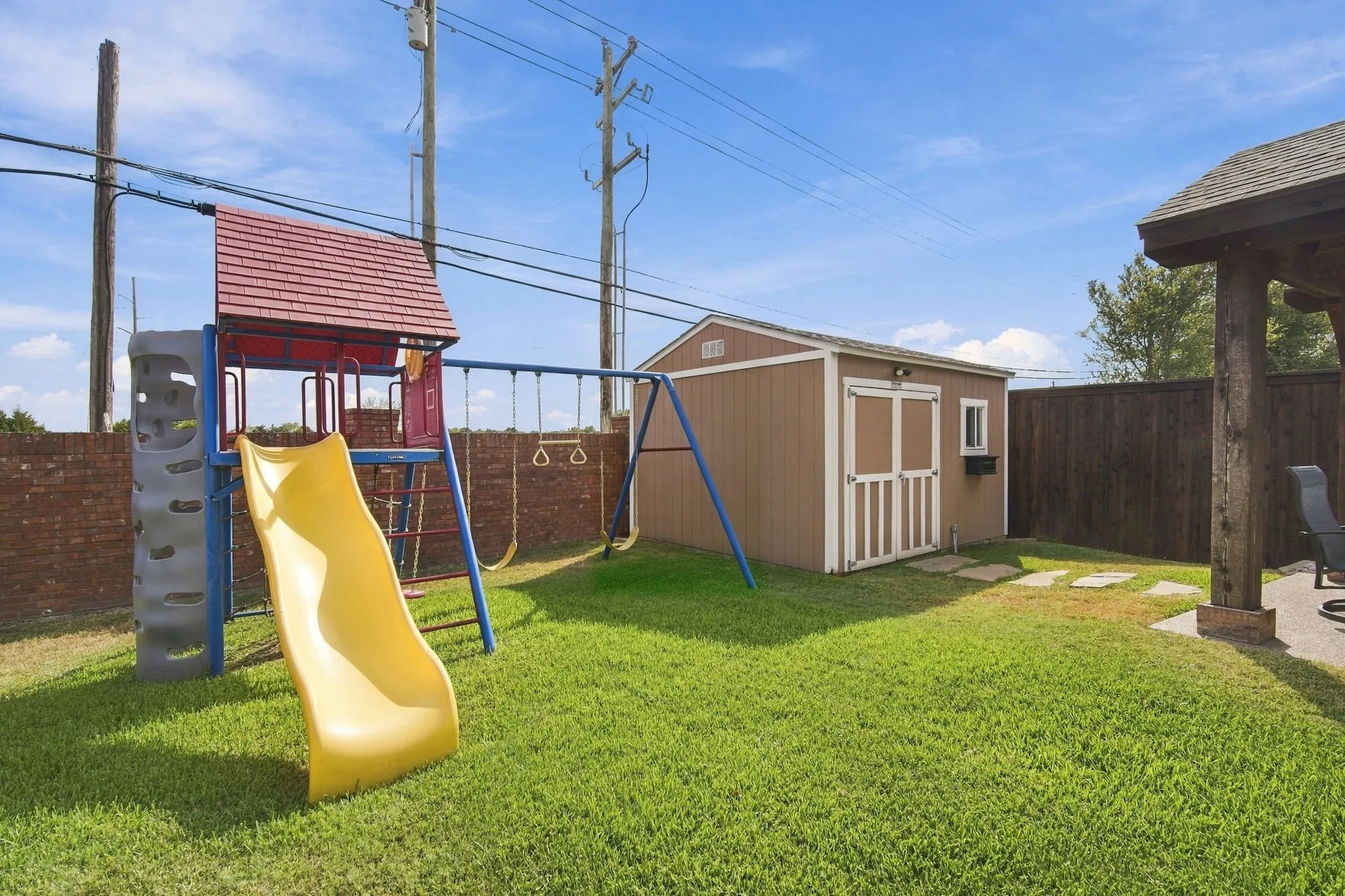 Single Family Residence For Sale in Ellis County , 501 Branchwood Drive, Midlothian, Texas 76065, 3 Bedroom, 2 Bathroom, 2 Garage spaces, 1,872 Sqft, built in 2005, mls#21385335, Real Estate Agent in Midlothian, Homes For Sale in Ellis county, Homes For Sale in Midlothian, Realtor in Midlothian Texas, Real Estate Brokerage Independent Realty Texas, Luminita Cordes Realtor