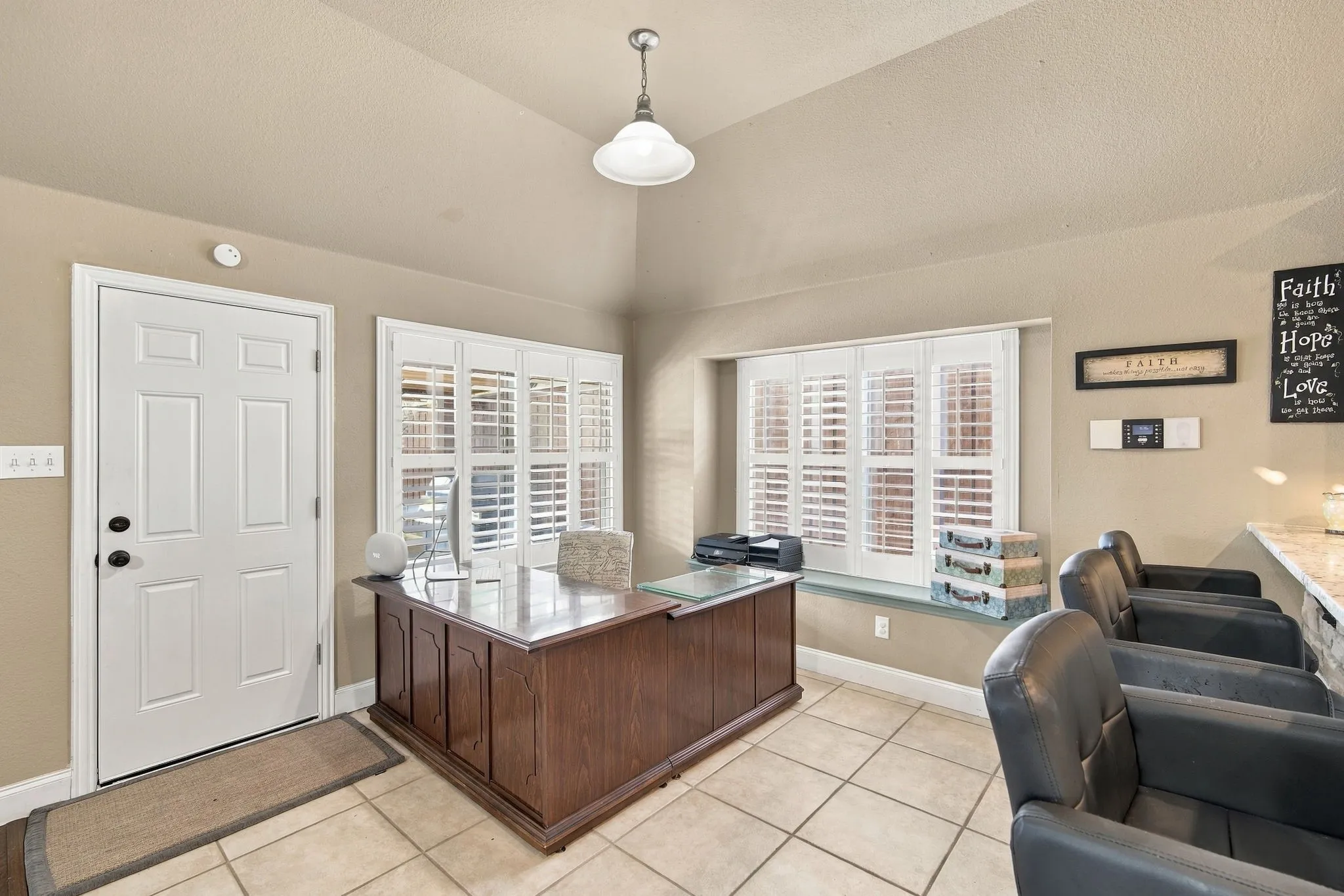 Single Family Residence For Sale in Ellis County , 501 Branchwood Drive, Midlothian, Texas 76065, 3 Bedroom, 2 Bathroom, 2 Garage spaces, 1,872 Sqft, built in 2005, mls#21385335, Real Estate Agent in Midlothian, Homes For Sale in Ellis county, Homes For Sale in Midlothian, Realtor in Midlothian Texas, Real Estate Brokerage Independent Realty Texas, Luminita Cordes Realtor