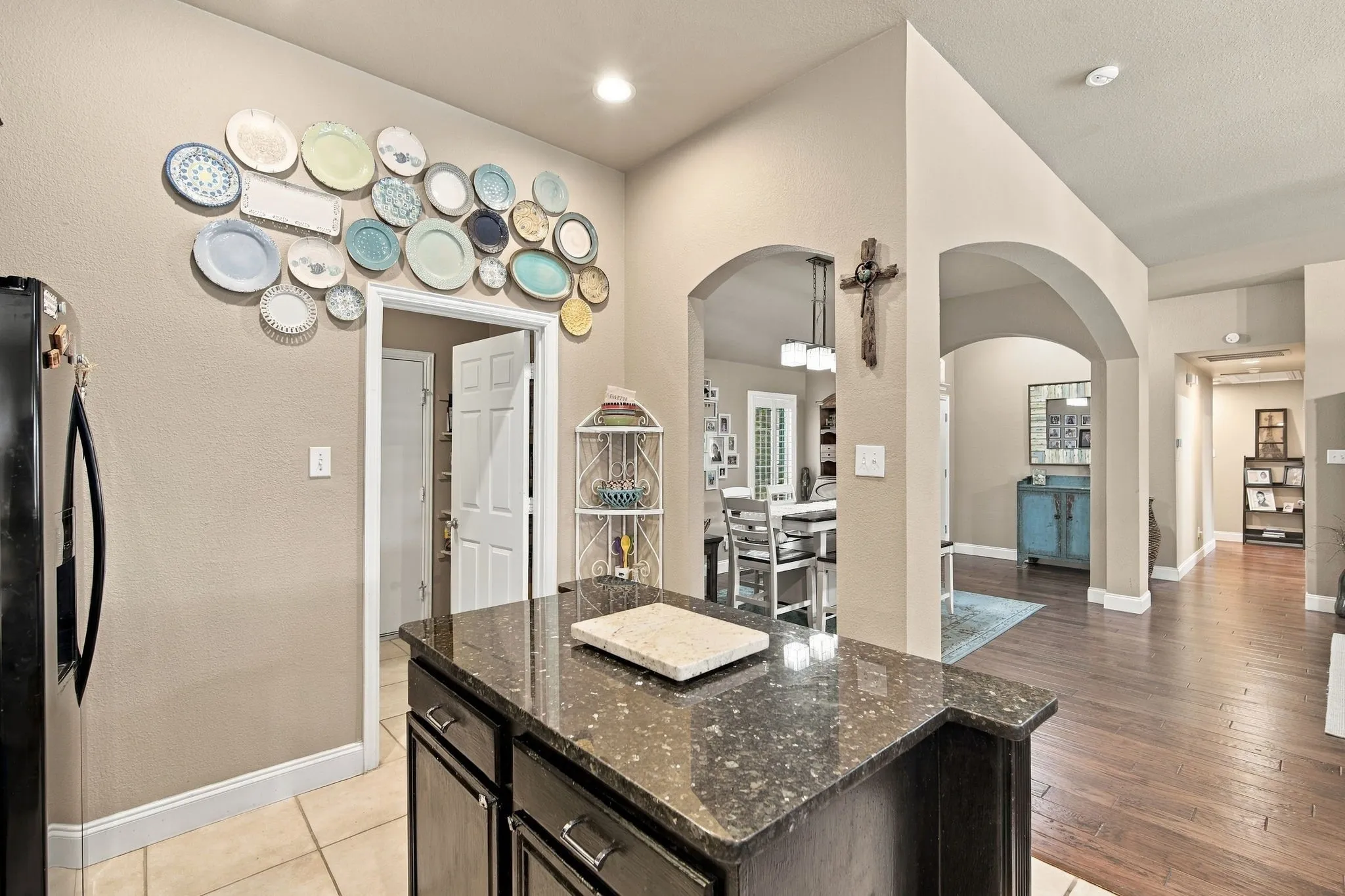 Single Family Residence For Sale in Ellis County , 501 Branchwood Drive, Midlothian, Texas 76065, 3 Bedroom, 2 Bathroom, 2 Garage spaces, 1,872 Sqft, built in 2005, mls#21385335, Real Estate Agent in Midlothian, Homes For Sale in Ellis county, Homes For Sale in Midlothian, Realtor in Midlothian Texas, Real Estate Brokerage Independent Realty Texas, Luminita Cordes Realtor