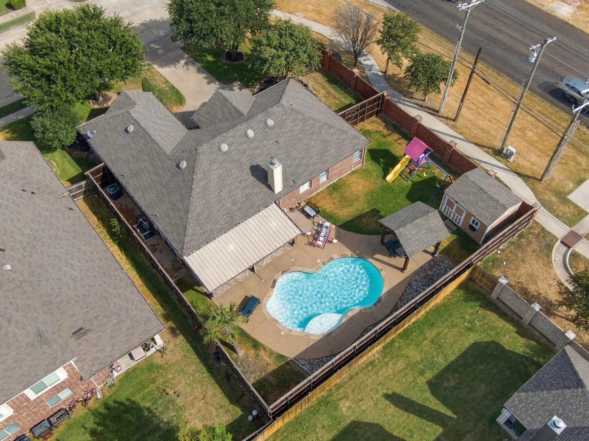 Single Family Residence For Sale in Ellis County , 501 Branchwood Drive, Midlothian, Texas 76065, 3 Bedroom, 2 Bathroom, 2 Garage spaces, 1,872 Sqft, built in 2005, mls#21385335, Real Estate Agent in Midlothian, Homes For Sale in Ellis county, Homes For Sale in Midlothian, Realtor in Midlothian Texas, Real Estate Brokerage Independent Realty Texas, Luminita Cordes Realtor