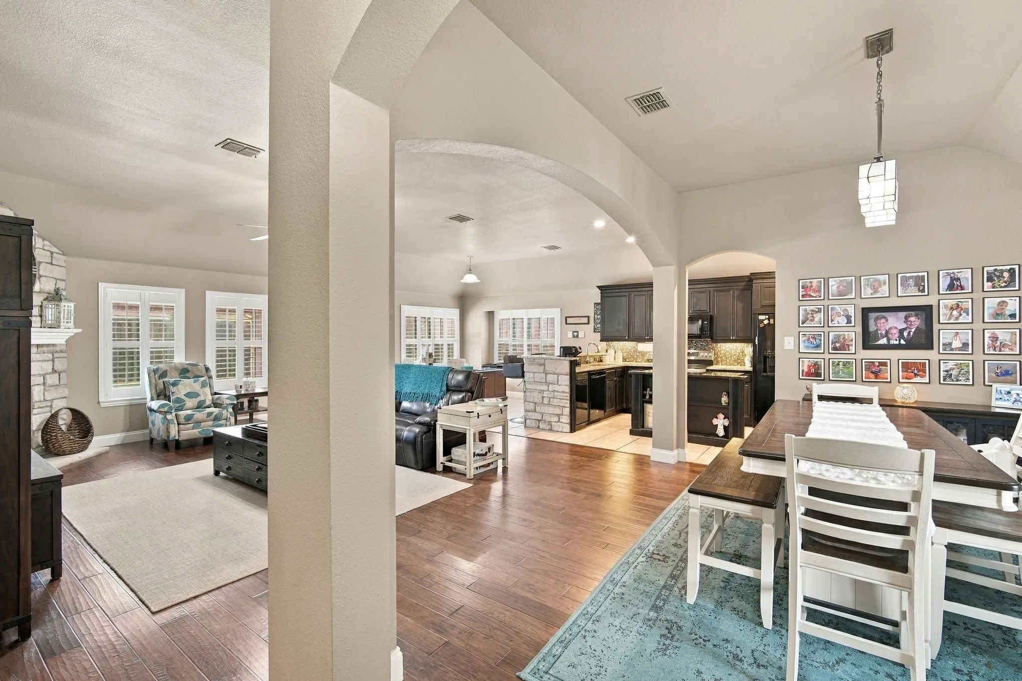 Single Family Residence For Sale in Ellis County , 501 Branchwood Drive, Midlothian, Texas 76065, 3 Bedroom, 2 Bathroom, 2 Garage spaces, 1,872 Sqft, built in 2005, mls#21385335, Real Estate Agent in Midlothian, Homes For Sale in Ellis county, Homes For Sale in Midlothian, Realtor in Midlothian Texas, Real Estate Brokerage Independent Realty Texas, Luminita Cordes Realtor