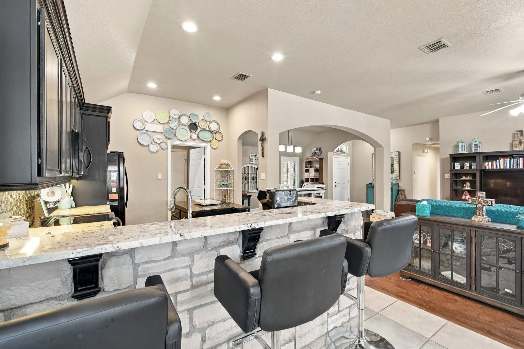 Single Family Residence For Sale in Ellis County , 501 Branchwood Drive, Midlothian, Texas 76065, 3 Bedroom, 2 Bathroom, 2 Garage spaces, 1,872 Sqft, built in 2005, mls#21385335, Real Estate Agent in Midlothian, Homes For Sale in Ellis county, Homes For Sale in Midlothian, Realtor in Midlothian Texas, Real Estate Brokerage Independent Realty Texas, Luminita Cordes Realtor