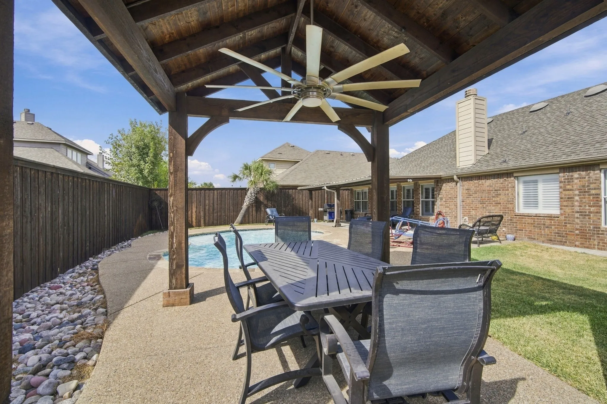 Single Family Residence For Sale in Ellis County , 501 Branchwood Drive, Midlothian, Texas 76065, 3 Bedroom, 2 Bathroom, 2 Garage spaces, 1,872 Sqft, built in 2005, mls#21385335, Real Estate Agent in Midlothian, Homes For Sale in Ellis county, Homes For Sale in Midlothian, Realtor in Midlothian Texas, Real Estate Brokerage Independent Realty Texas, Luminita Cordes Realtor