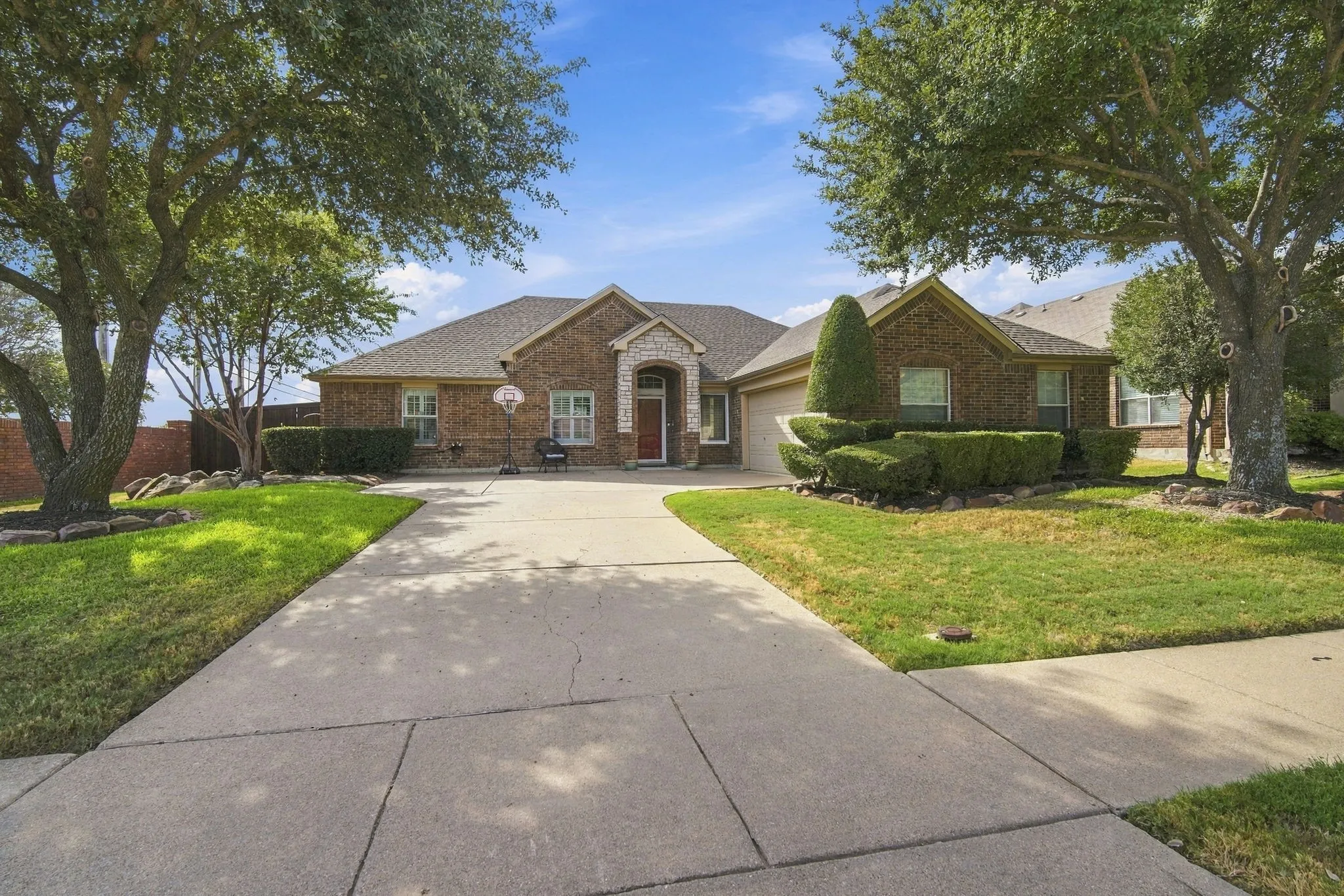 Single Family Residence For Sale in Ellis County , 501 Branchwood Drive, Midlothian, Texas 76065, 3 Bedroom, 2 Bathroom, 2 Garage spaces, 1,872 Sqft, built in 2005, mls#21385335, Real Estate Agent in Midlothian, Homes For Sale in Ellis county, Homes For Sale in Midlothian, Realtor in Midlothian Texas, Real Estate Brokerage Independent Realty Texas, Luminita Cordes Realtor