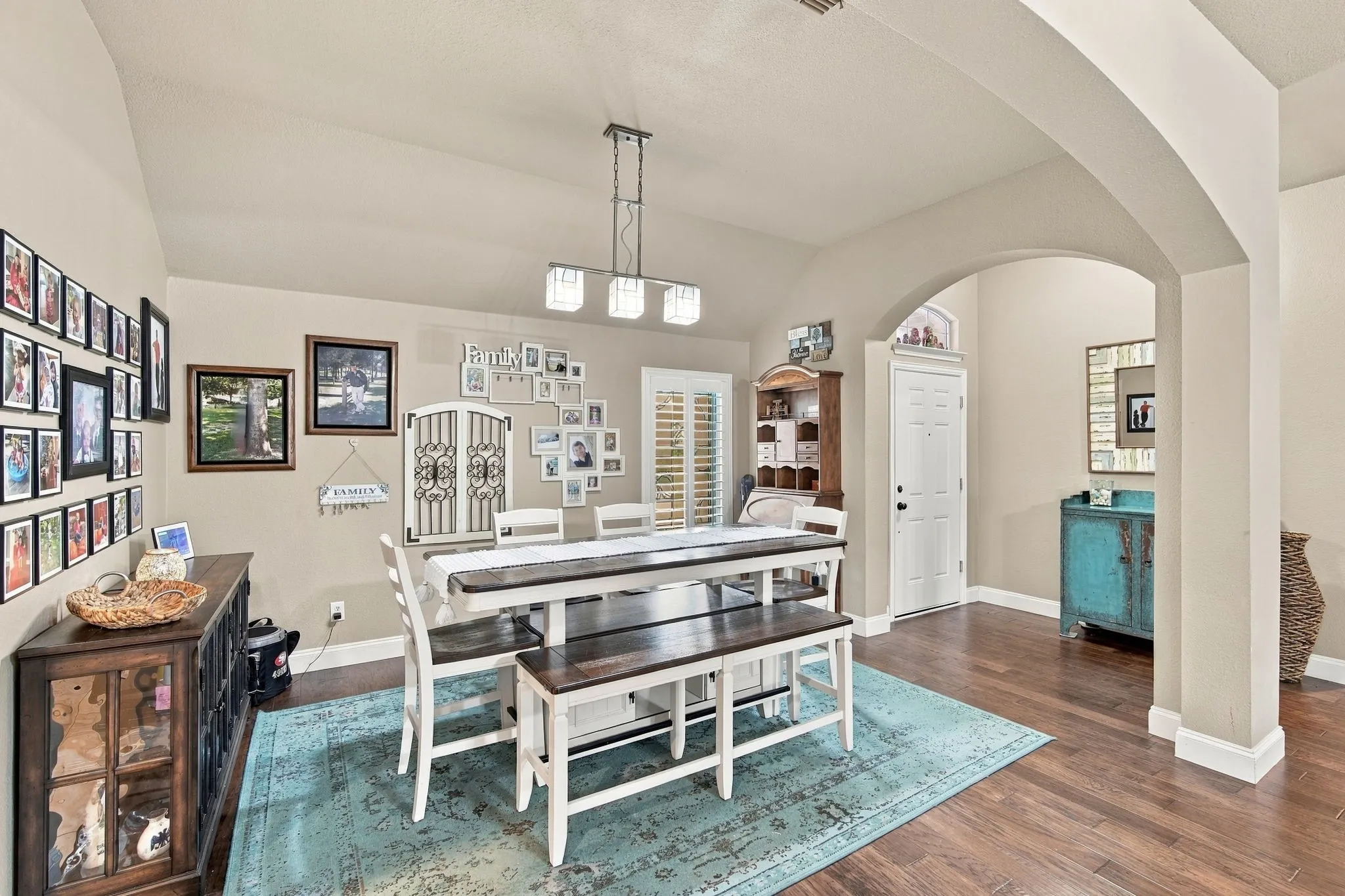 Single Family Residence For Sale in Ellis County , 501 Branchwood Drive, Midlothian, Texas 76065, 3 Bedroom, 2 Bathroom, 2 Garage spaces, 1,872 Sqft, built in 2005, mls#21385335, Real Estate Agent in Midlothian, Homes For Sale in Ellis county, Homes For Sale in Midlothian, Realtor in Midlothian Texas, Real Estate Brokerage Independent Realty Texas, Luminita Cordes Realtor