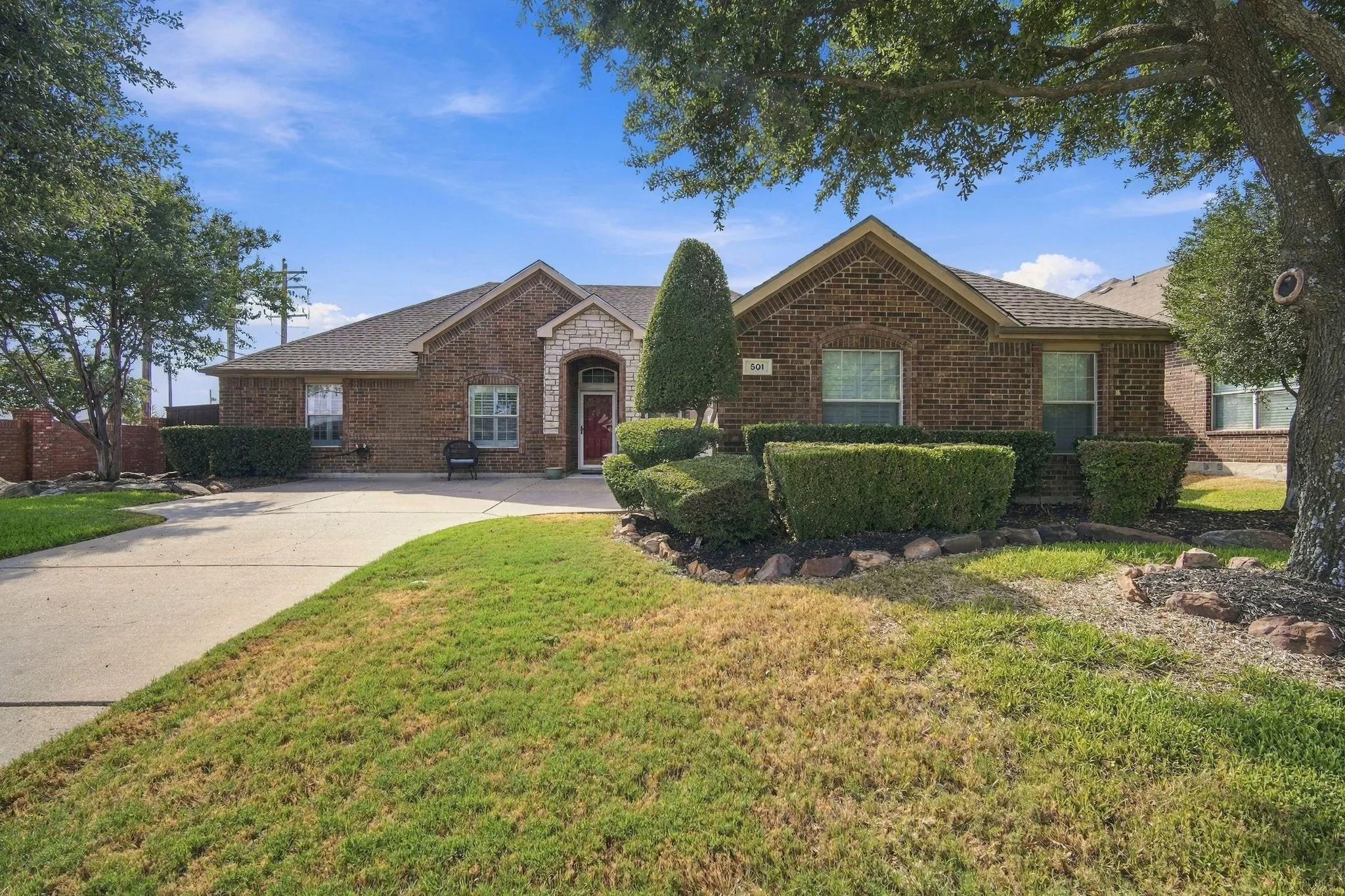 Single Family Residence For Sale in Ellis County , 501 Branchwood Drive, Midlothian, Texas 76065, 3 Bedroom, 2 Bathroom, 2 Garage spaces, 1,872 Sqft, built in 2005, mls#21385335, Real Estate Agent in Midlothian, Homes For Sale in Ellis county, Homes For Sale in Midlothian, Realtor in Midlothian Texas, Real Estate Brokerage Independent Realty Texas, Luminita Cordes Realtor