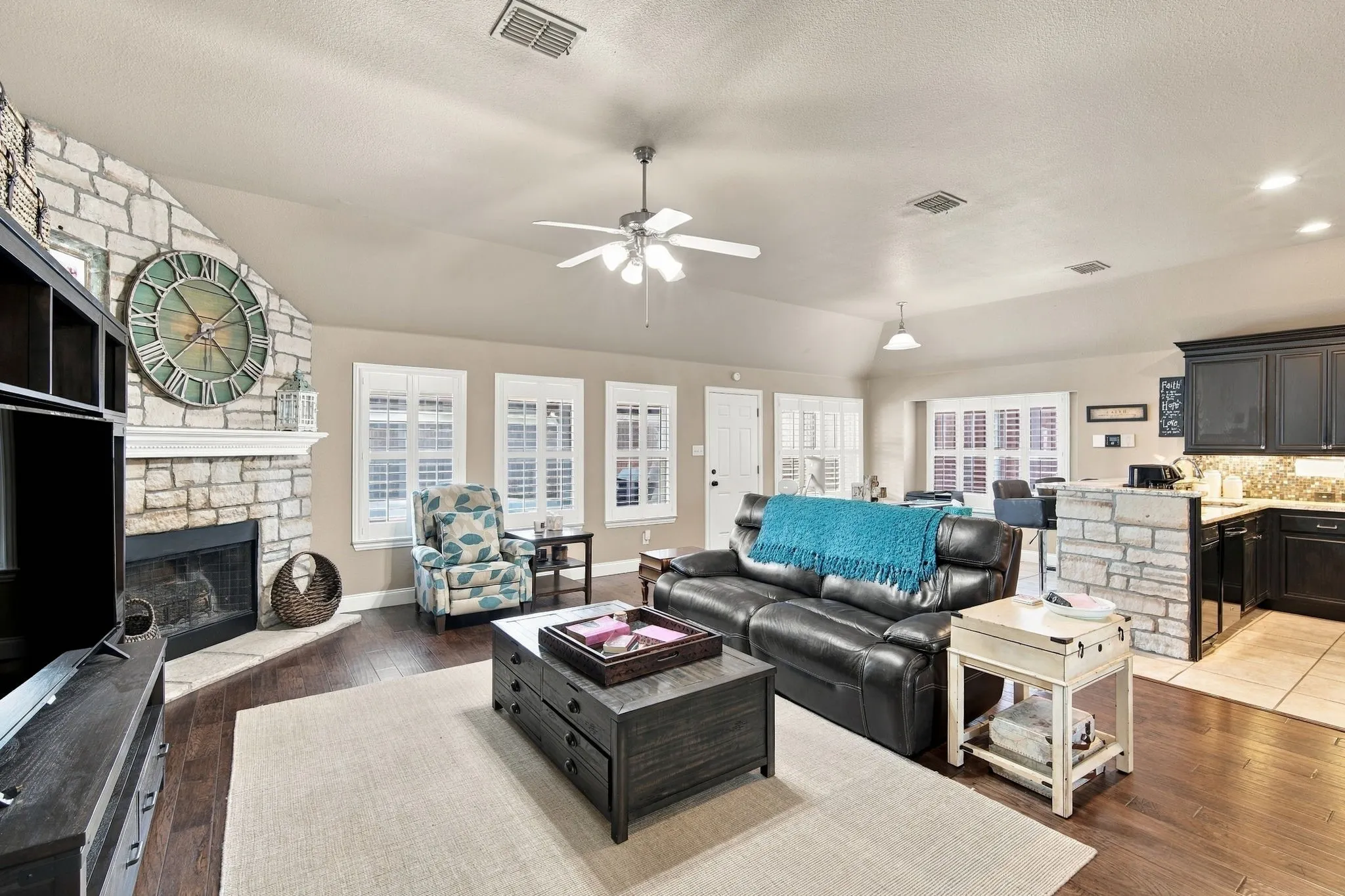 Single Family Residence For Sale in Ellis County , 501 Branchwood Drive, Midlothian, Texas 76065, 3 Bedroom, 2 Bathroom, 2 Garage spaces, 1,872 Sqft, built in 2005, mls#21385335, Real Estate Agent in Midlothian, Homes For Sale in Ellis county, Homes For Sale in Midlothian, Realtor in Midlothian Texas, Real Estate Brokerage Independent Realty Texas, Luminita Cordes Realtor