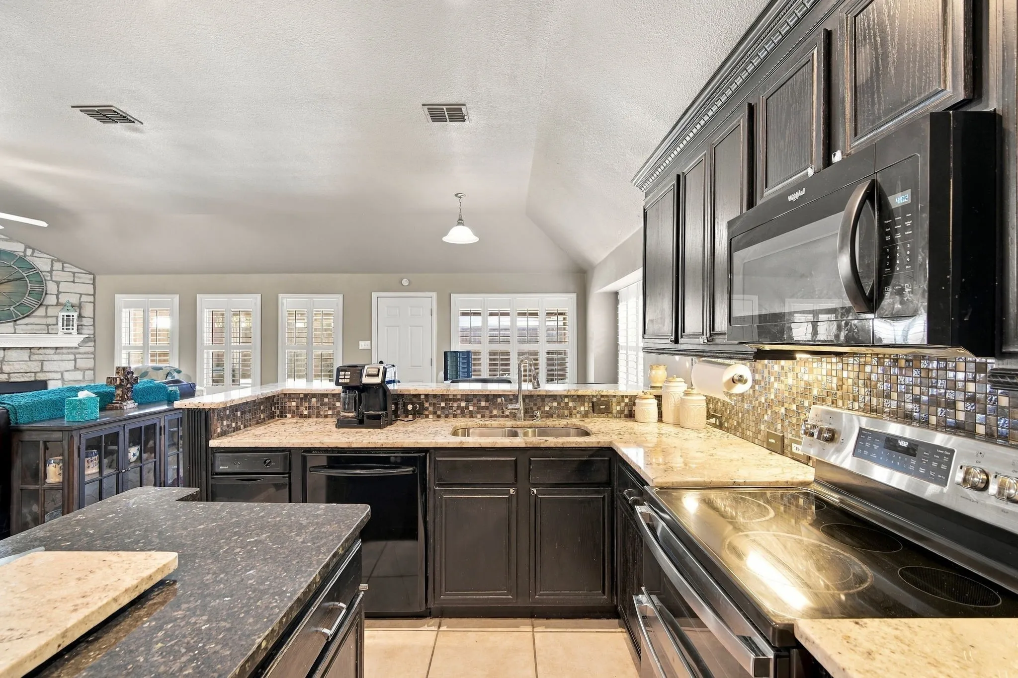 Single Family Residence For Sale in Ellis County , 501 Branchwood Drive, Midlothian, Texas 76065, 3 Bedroom, 2 Bathroom, 2 Garage spaces, 1,872 Sqft, built in 2005, mls#21385335, Real Estate Agent in Midlothian, Homes For Sale in Ellis county, Homes For Sale in Midlothian, Realtor in Midlothian Texas, Real Estate Brokerage Independent Realty Texas, Luminita Cordes Realtor