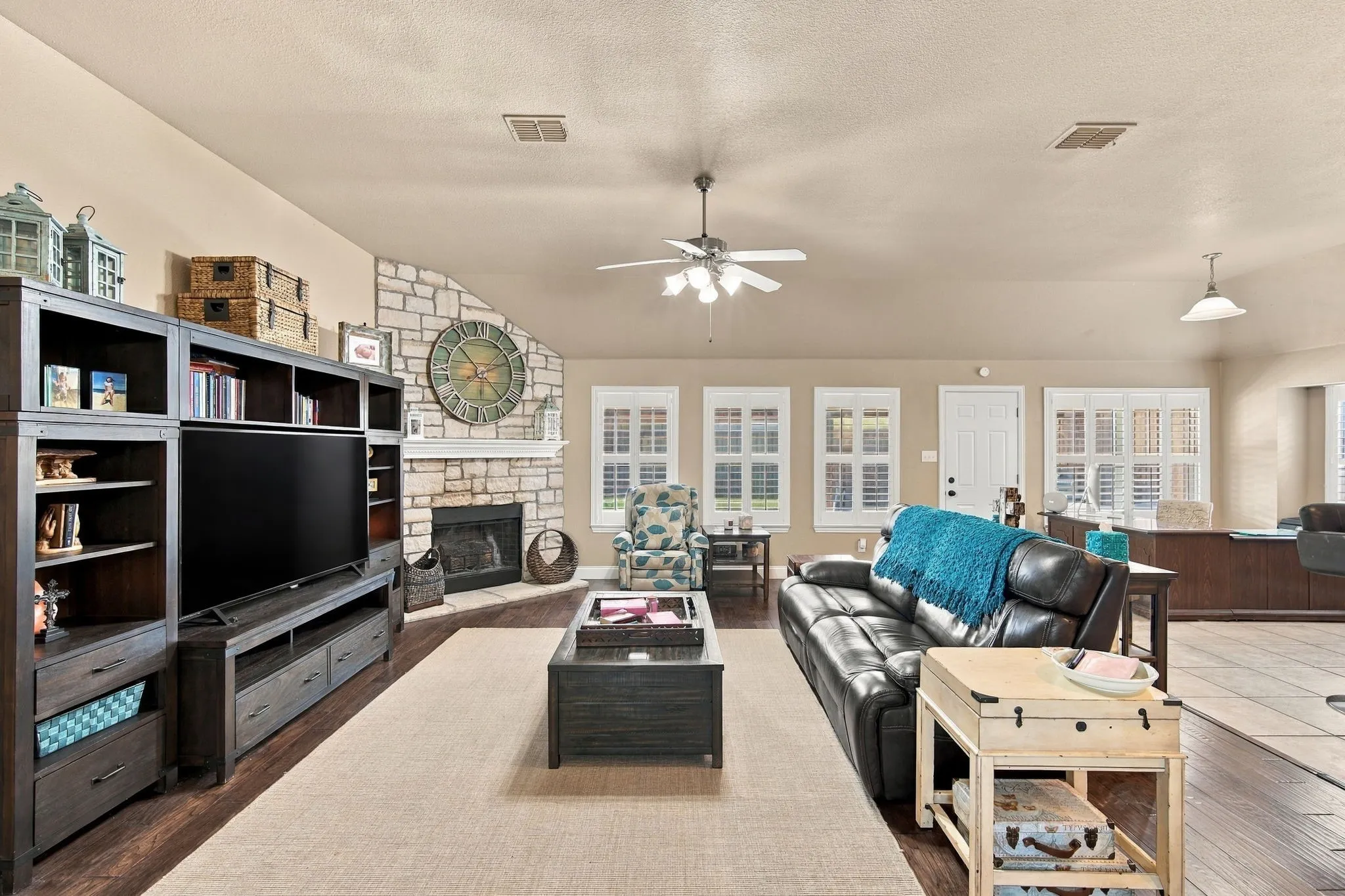 Single Family Residence For Sale in Ellis County , 501 Branchwood Drive, Midlothian, Texas 76065, 3 Bedroom, 2 Bathroom, 2 Garage spaces, 1,872 Sqft, built in 2005, mls#21385335, Real Estate Agent in Midlothian, Homes For Sale in Ellis county, Homes For Sale in Midlothian, Realtor in Midlothian Texas, Real Estate Brokerage Independent Realty Texas, Luminita Cordes Realtor