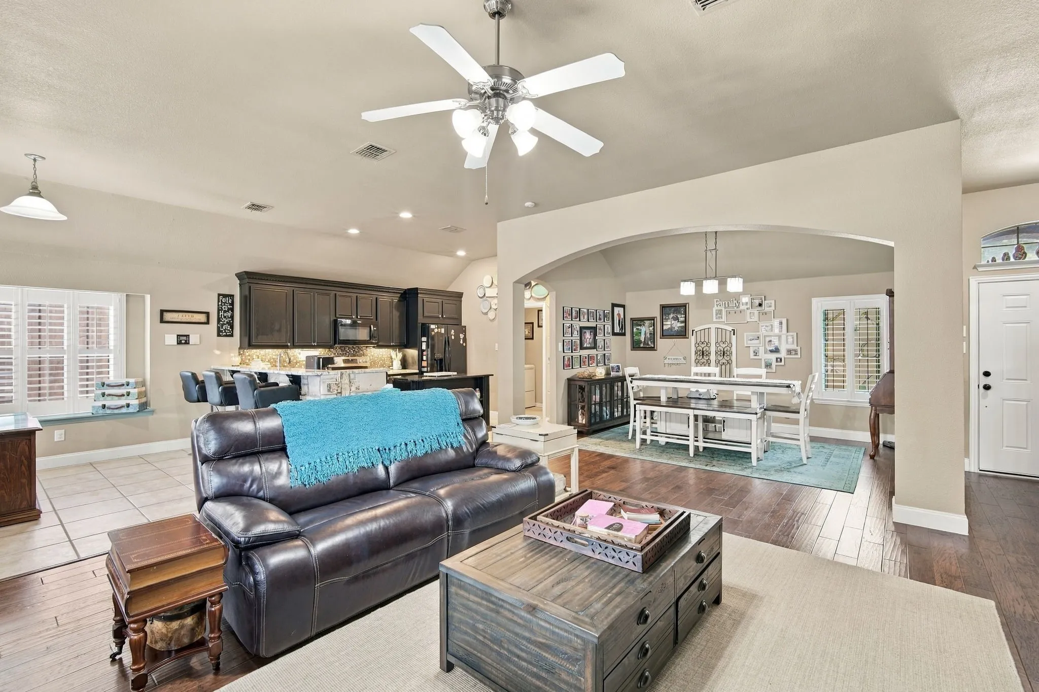 Single Family Residence For Sale in Ellis County , 501 Branchwood Drive, Midlothian, Texas 76065, 3 Bedroom, 2 Bathroom, 2 Garage spaces, 1,872 Sqft, built in 2005, mls#21385335, Real Estate Agent in Midlothian, Homes For Sale in Ellis county, Homes For Sale in Midlothian, Realtor in Midlothian Texas, Real Estate Brokerage Independent Realty Texas, Luminita Cordes Realtor