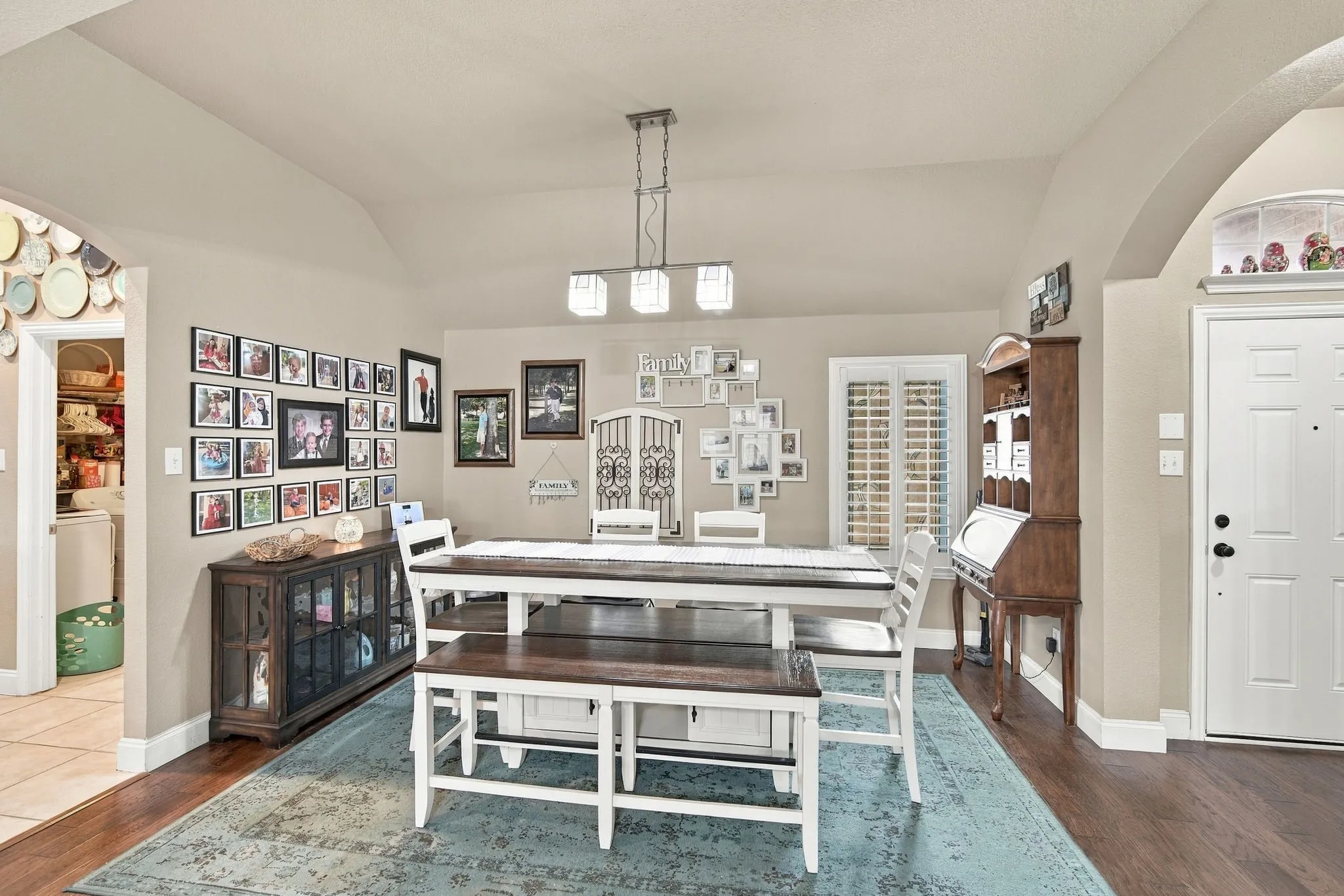 Single Family Residence For Sale in Ellis County , 501 Branchwood Drive, Midlothian, Texas 76065, 3 Bedroom, 2 Bathroom, 2 Garage spaces, 1,872 Sqft, built in 2005, mls#21385335, Real Estate Agent in Midlothian, Homes For Sale in Ellis county, Homes For Sale in Midlothian, Realtor in Midlothian Texas, Real Estate Brokerage Independent Realty Texas, Luminita Cordes Realtor