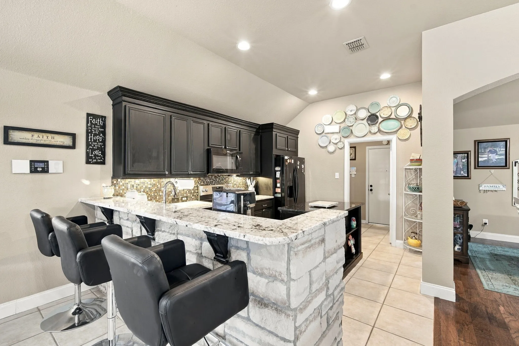 Single Family Residence For Sale in Ellis County , 501 Branchwood Drive, Midlothian, Texas 76065, 3 Bedroom, 2 Bathroom, 2 Garage spaces, 1,872 Sqft, built in 2005, mls#21385335, Real Estate Agent in Midlothian, Homes For Sale in Ellis county, Homes For Sale in Midlothian, Realtor in Midlothian Texas, Real Estate Brokerage Independent Realty Texas, Luminita Cordes Realtor