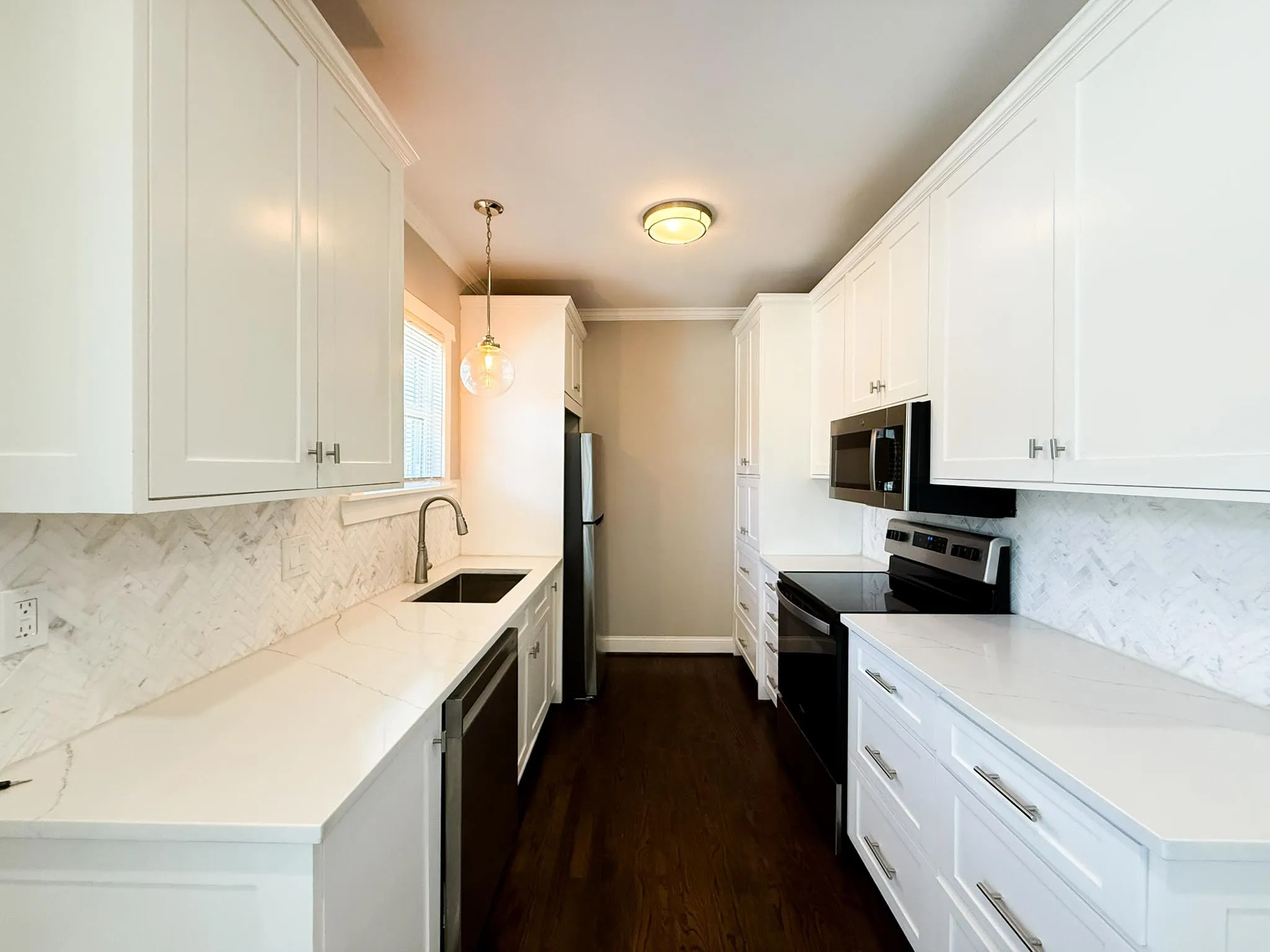 Quadruplex For Rent in Dallas County , 4114 Junius Street B, Dallas, Texas 75246, 1 Bedroom, 1 Bathroom, Garage spaces, 1,042 Sqft, built in 1924, mls#21401068, Real Estate Agent in Dallas, Homes For Rent in Dallas county, Homes For Rent in Dallas, Realtor in Dallas Texas, Real Estate Brokerage Independent Realty Texas, Luminita Cordes Realtor