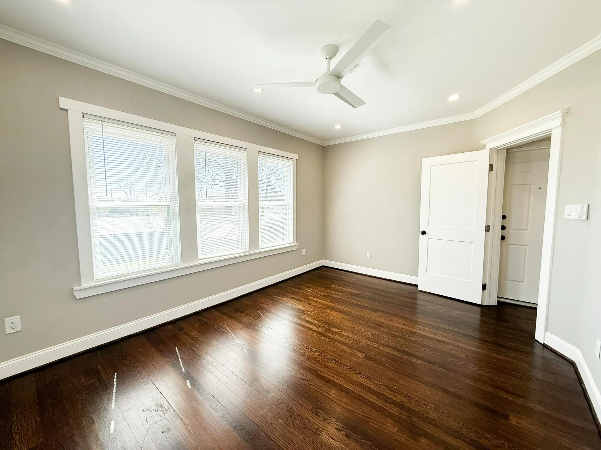 Quadruplex For Rent in Dallas County , 4114 Junius Street B, Dallas, Texas 75246, 1 Bedroom, 1 Bathroom, Garage spaces, 1,042 Sqft, built in 1924, mls#21401068, Real Estate Agent in Dallas, Homes For Rent in Dallas county, Homes For Rent in Dallas, Realtor in Dallas Texas, Real Estate Brokerage Independent Realty Texas, Luminita Cordes Realtor